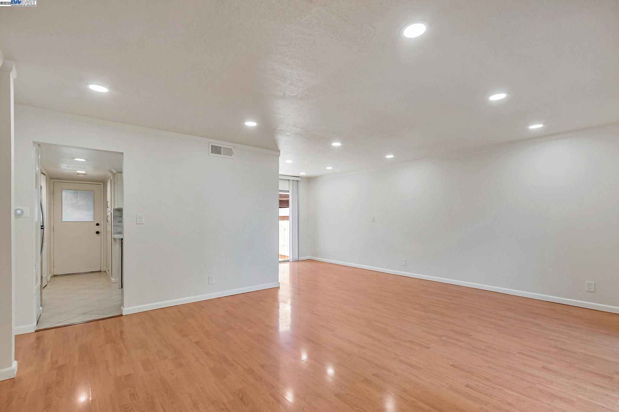 Detail Gallery Image 9 of 56 For 21091 Red Fir Ct, Cupertino,  CA 95014 - 3 Beds | 1/1 Baths