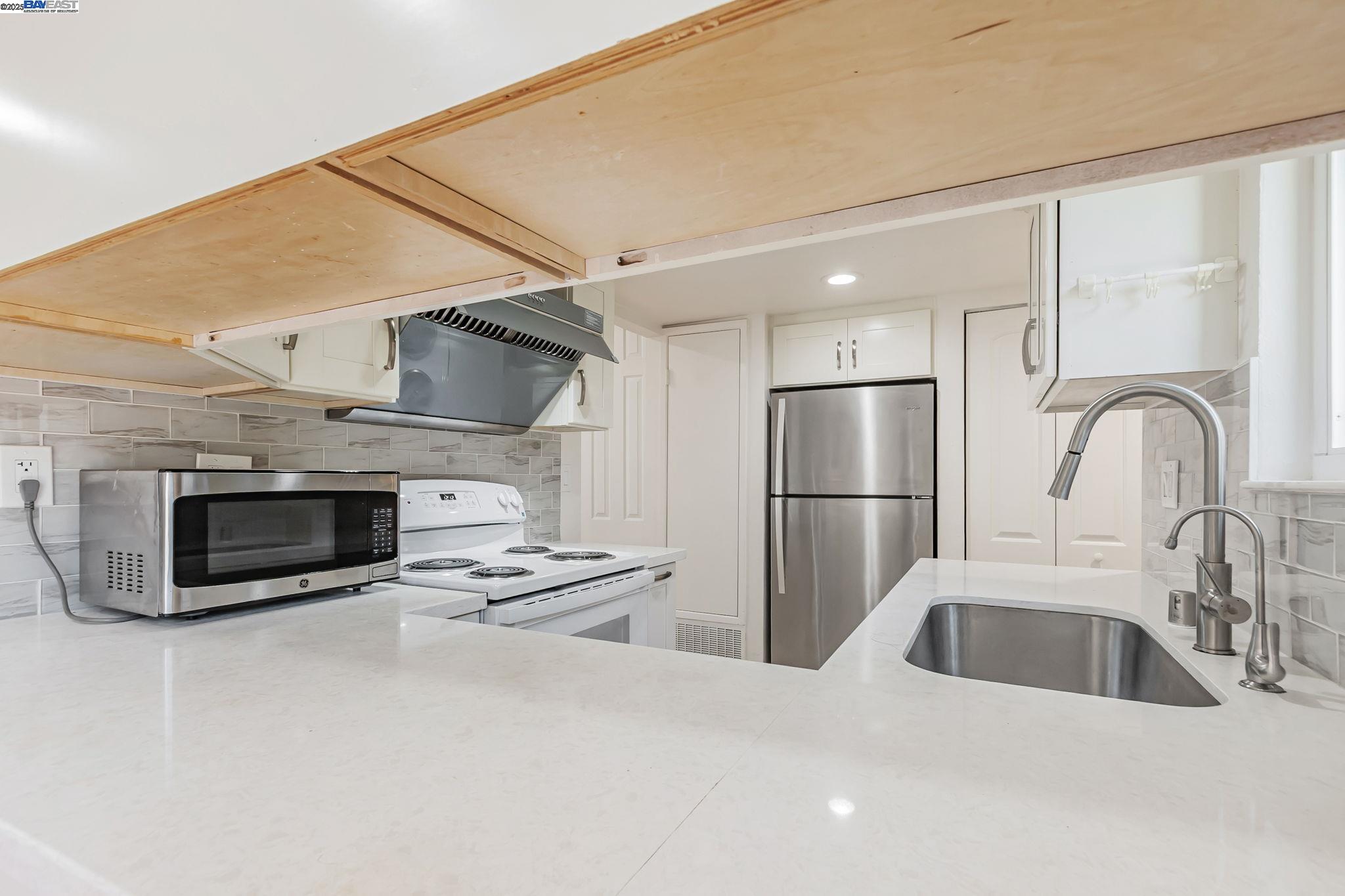 Detail Gallery Image 13 of 60 For 21091 Red Fir Ct, Cupertino,  CA 95014 - 3 Beds | 1/1 Baths