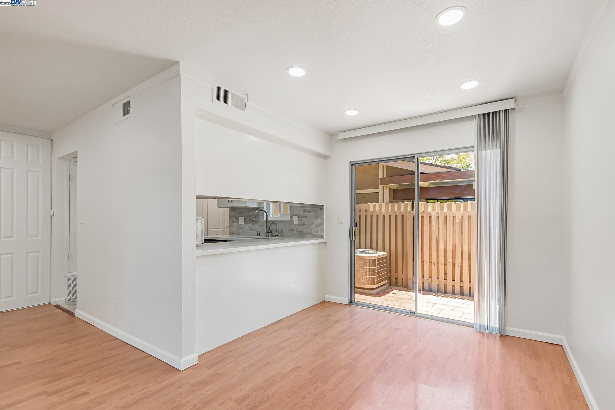 Detail Gallery Image 14 of 56 For 21091 Red Fir Ct, Cupertino,  CA 95014 - 3 Beds | 1/1 Baths