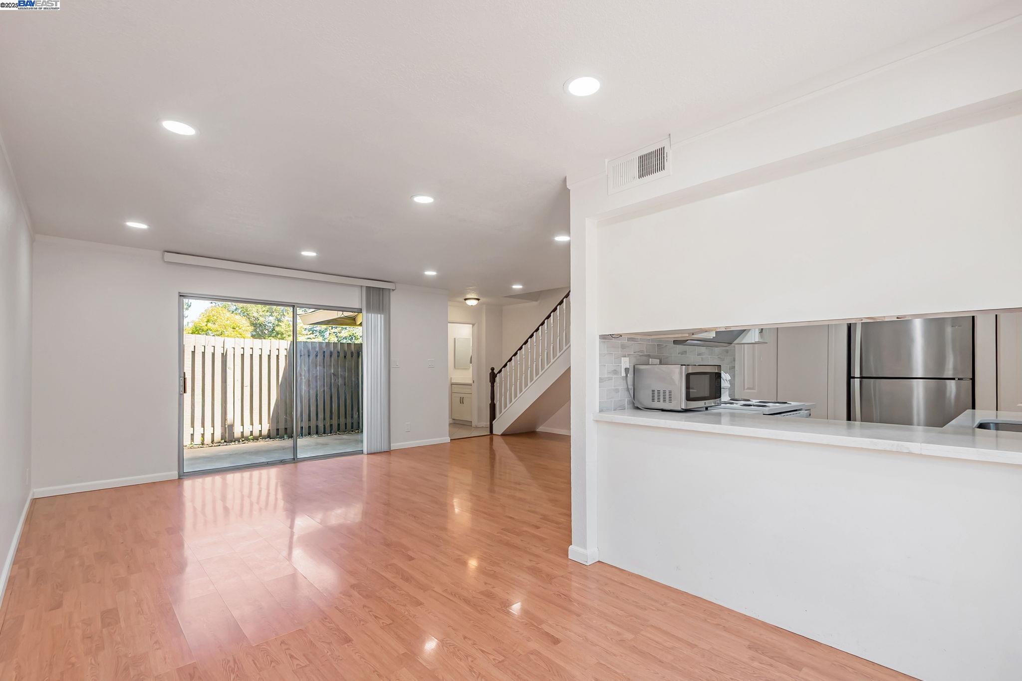 Detail Gallery Image 15 of 56 For 21091 Red Fir Ct, Cupertino,  CA 95014 - 3 Beds | 1/1 Baths