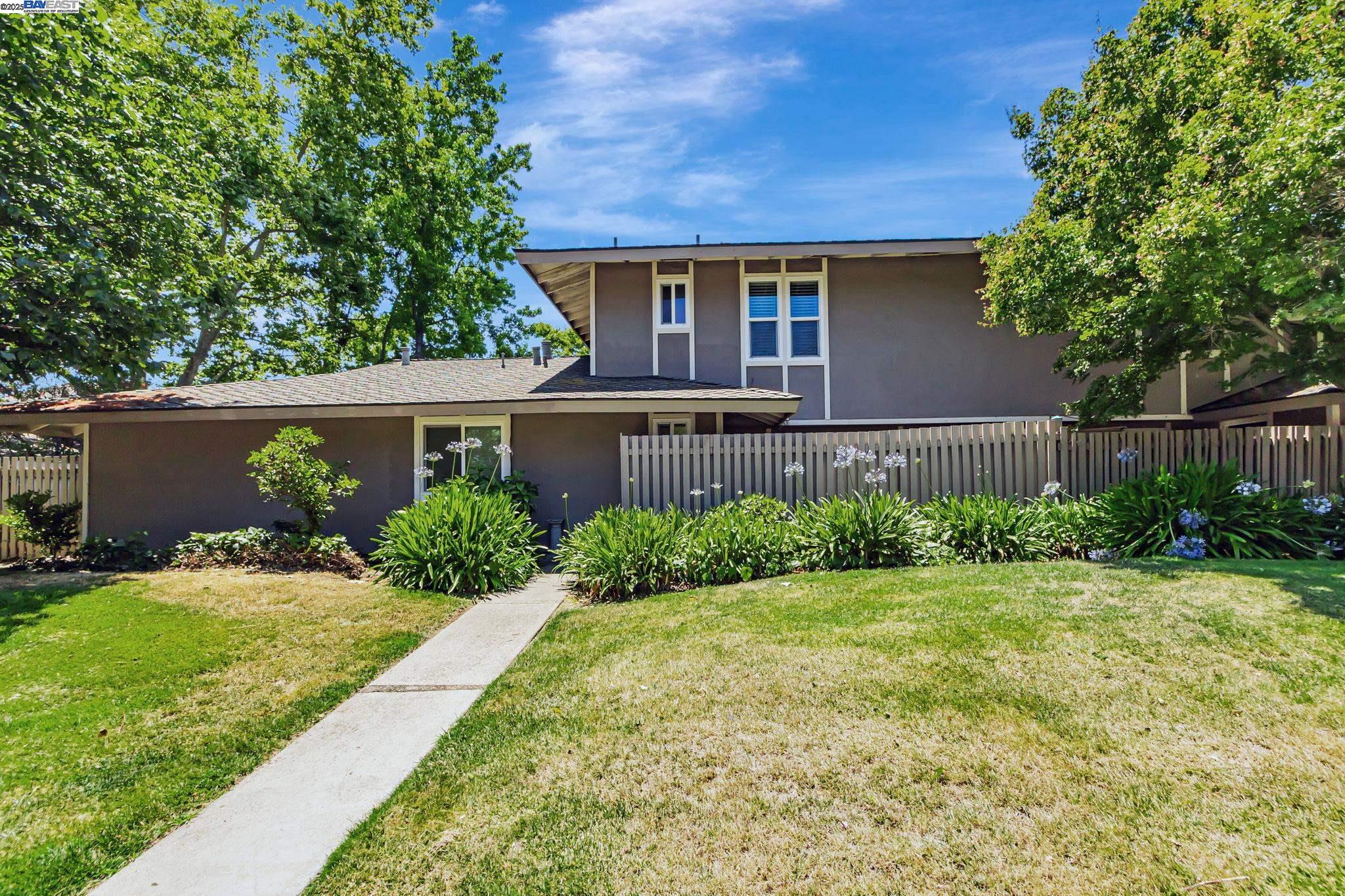Detail Gallery Image 3 of 56 For 21091 Red Fir Ct, Cupertino,  CA 95014 - 3 Beds | 1/1 Baths