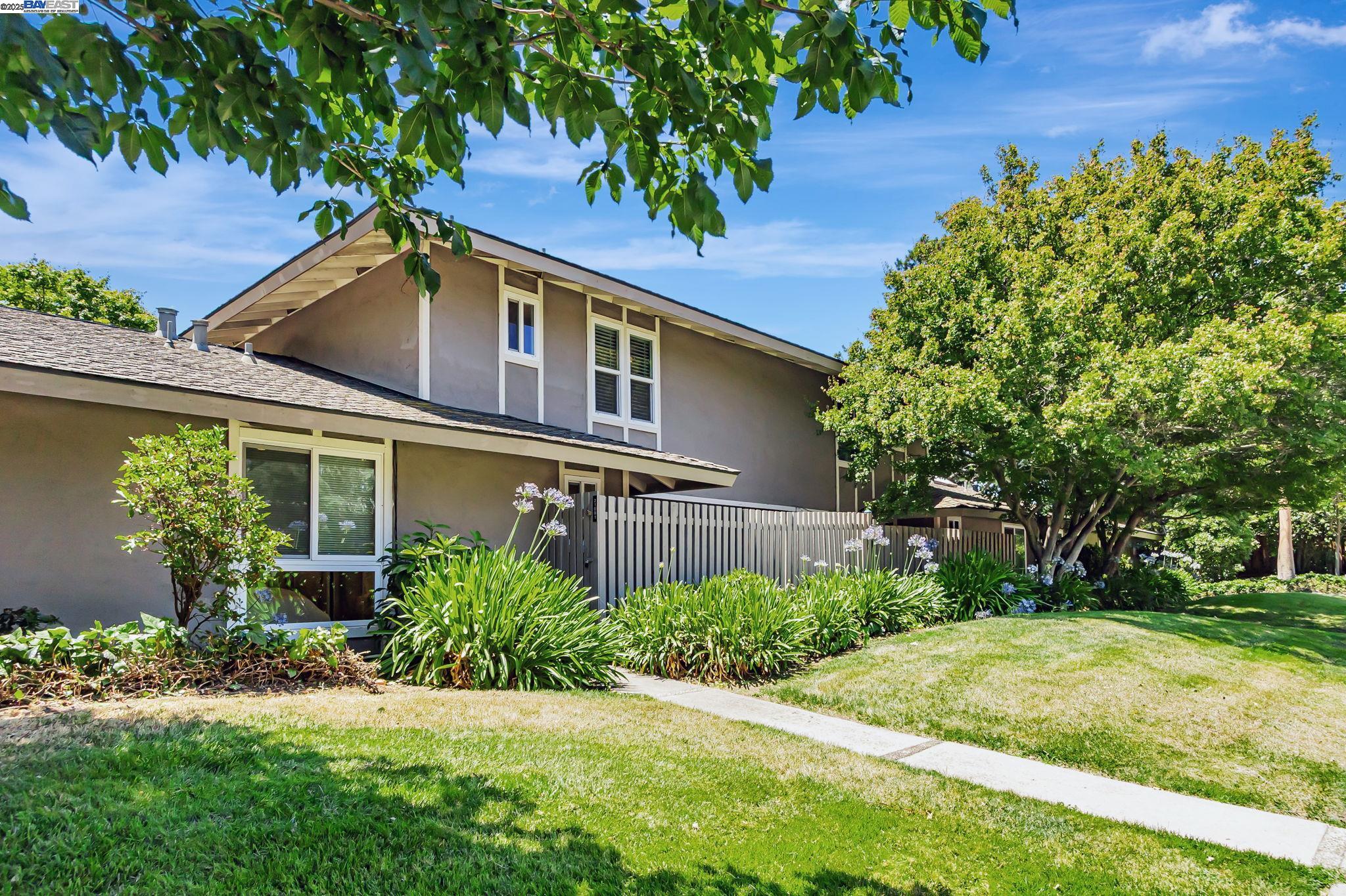 Detail Gallery Image 4 of 56 For 21091 Red Fir Ct, Cupertino,  CA 95014 - 3 Beds | 1/1 Baths