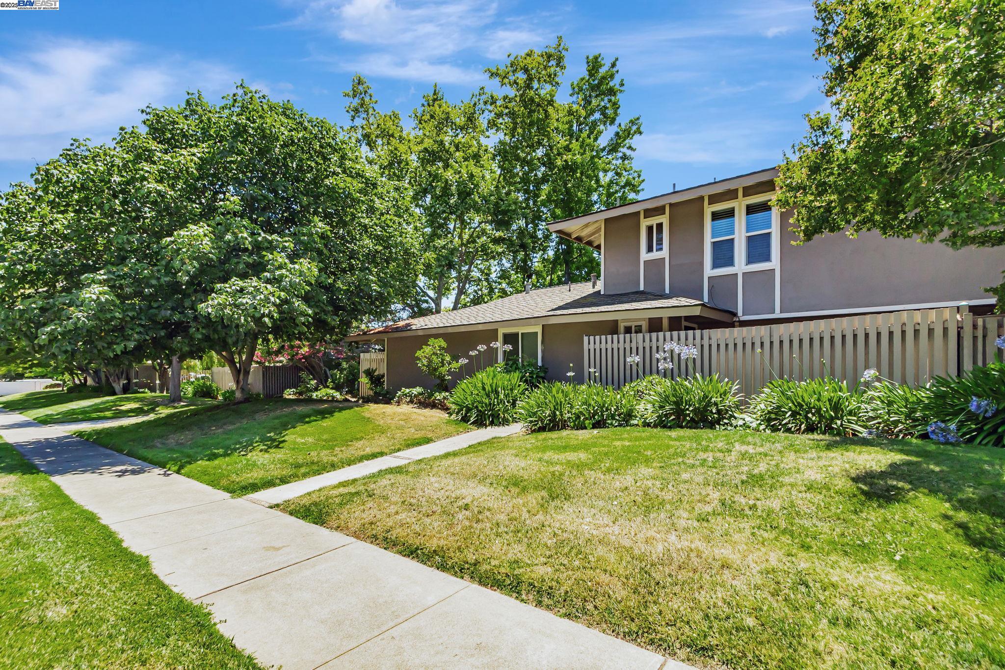 Detail Gallery Image 5 of 56 For 21091 Red Fir Ct, Cupertino,  CA 95014 - 3 Beds | 1/1 Baths