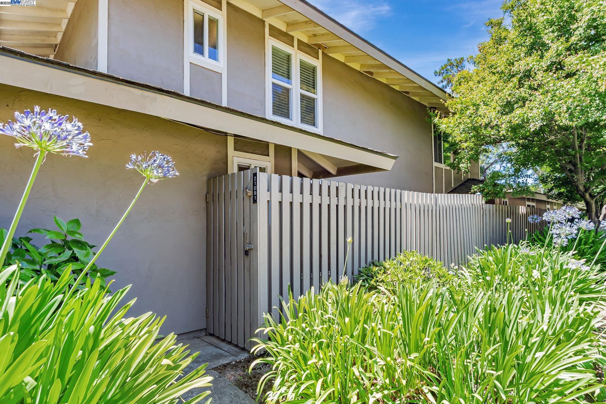 Detail Gallery Image 6 of 56 For 21091 Red Fir Ct, Cupertino,  CA 95014 - 3 Beds | 1/1 Baths