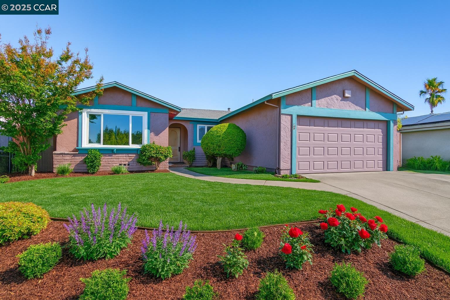 Detail Gallery Image 2 of 40 For 3904 Meadowbrook Cir, Pittsburg,  CA 94565 - 3 Beds | 2 Baths
