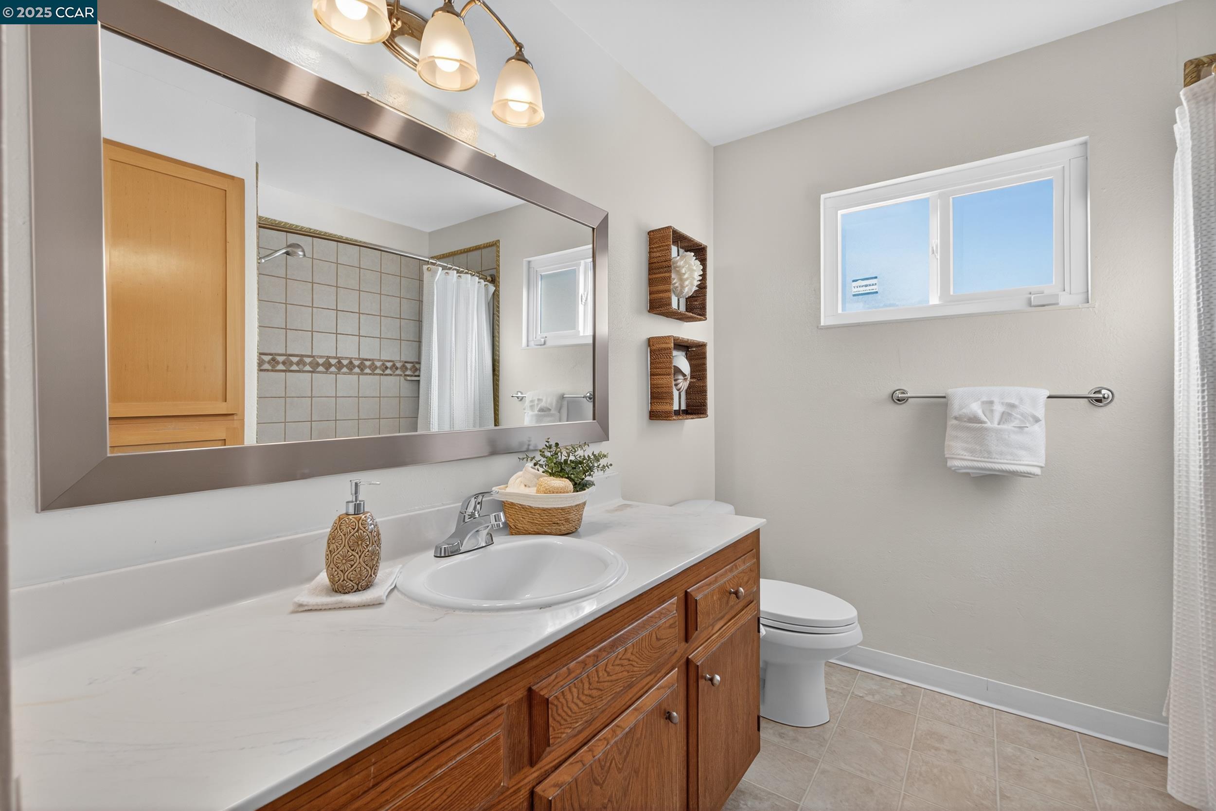 Detail Gallery Image 19 of 40 For 3904 Meadowbrook Cir, Pittsburg,  CA 94565 - 3 Beds | 2 Baths