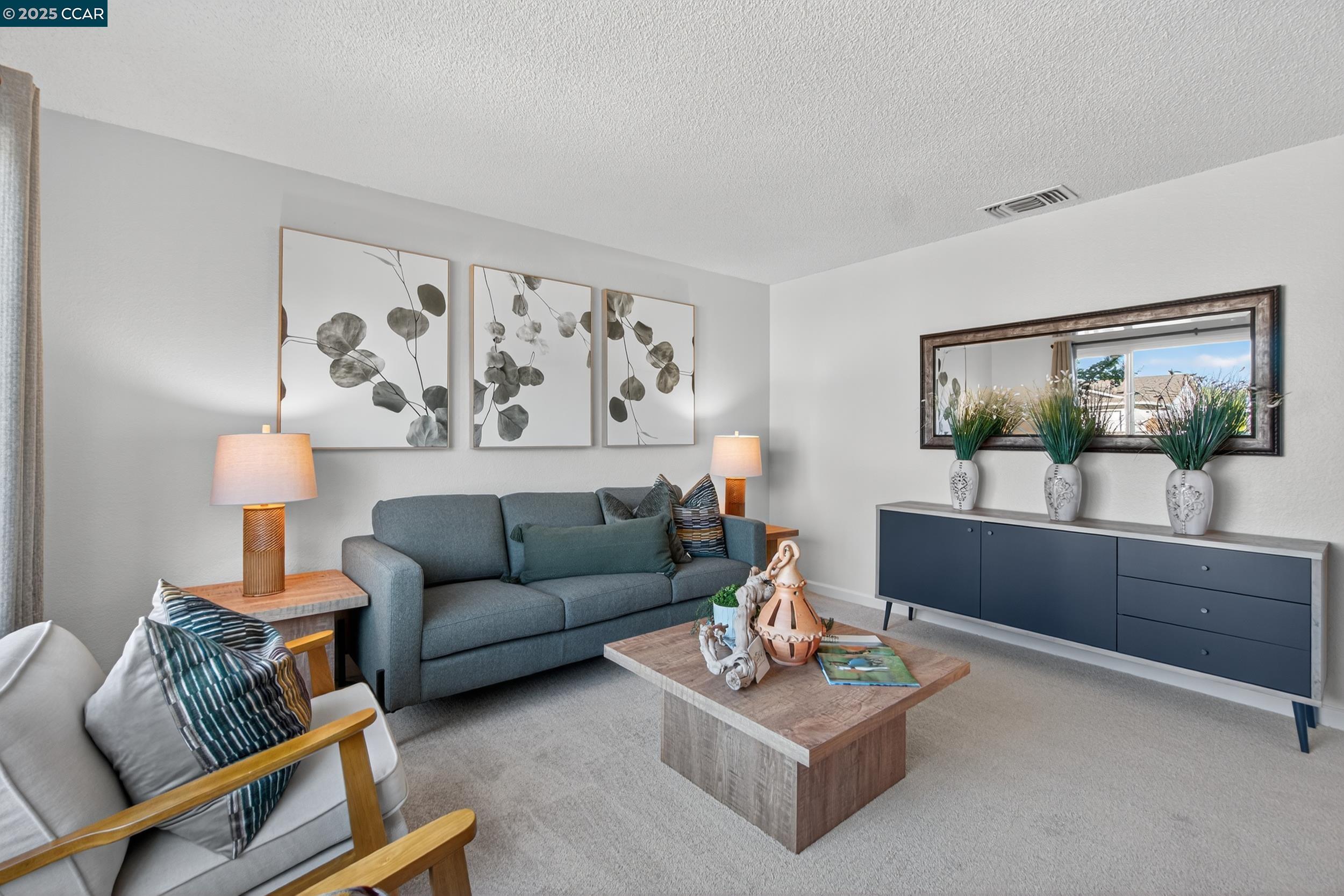 Detail Gallery Image 3 of 40 For 3904 Meadowbrook Cir, Pittsburg,  CA 94565 - 3 Beds | 2 Baths