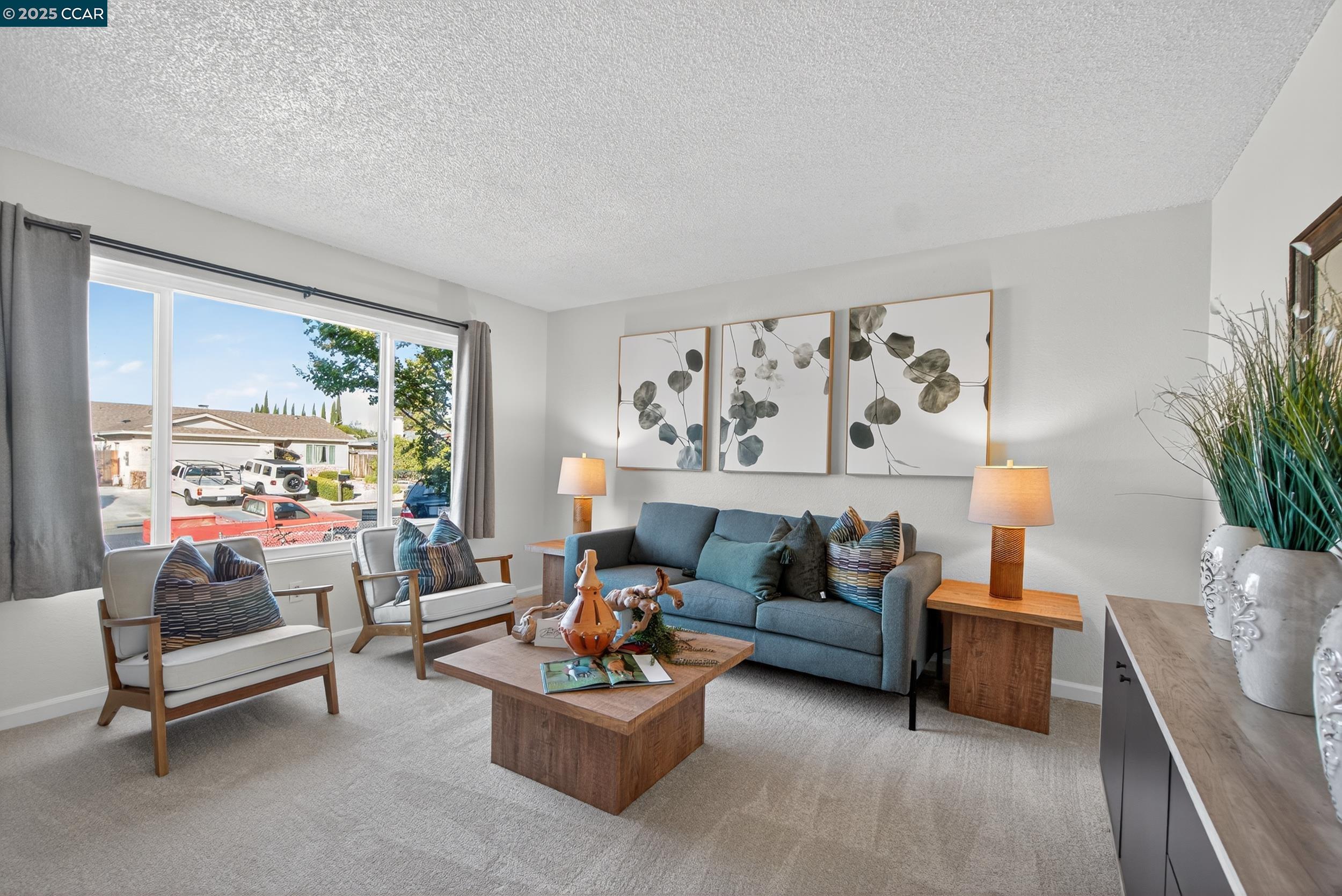 Detail Gallery Image 3 of 40 For 3904 Meadowbrook Cir, Pittsburg,  CA 94565 - 3 Beds | 2 Baths