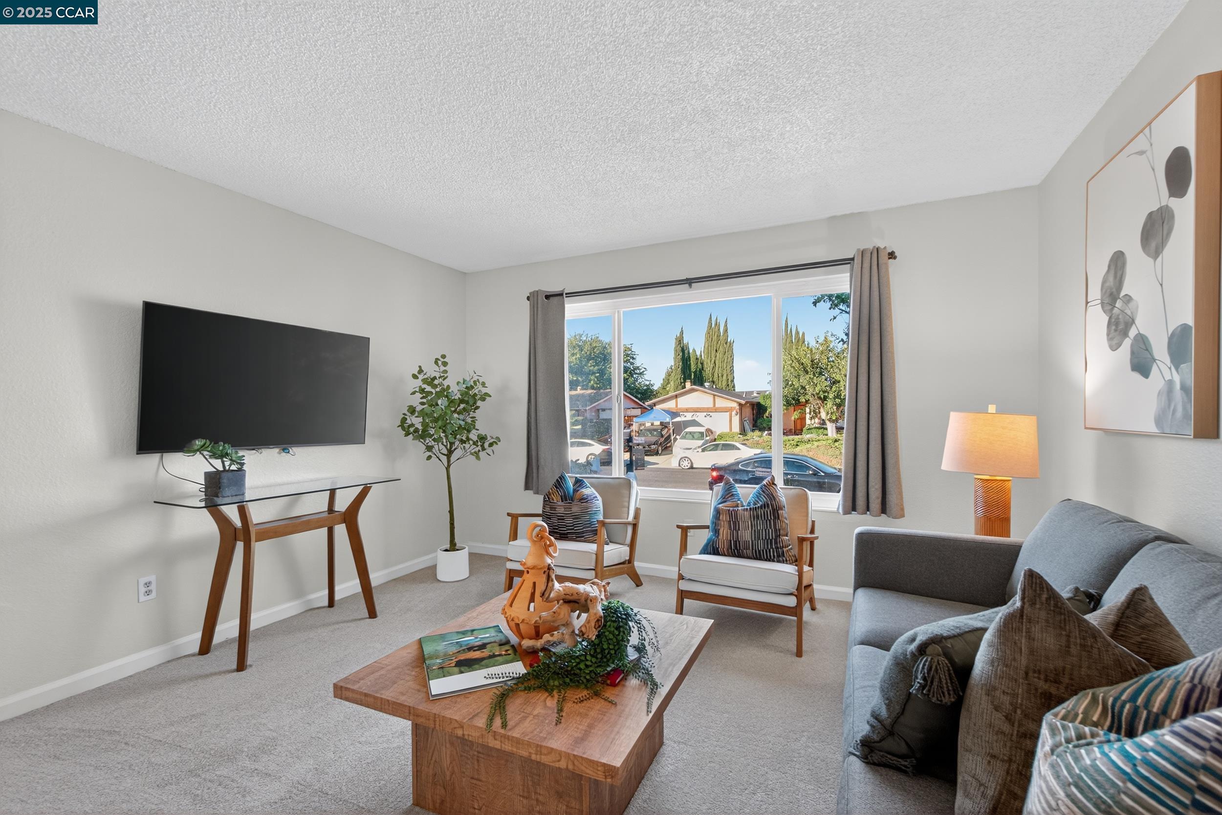 Detail Gallery Image 4 of 40 For 3904 Meadowbrook Cir, Pittsburg,  CA 94565 - 3 Beds | 2 Baths