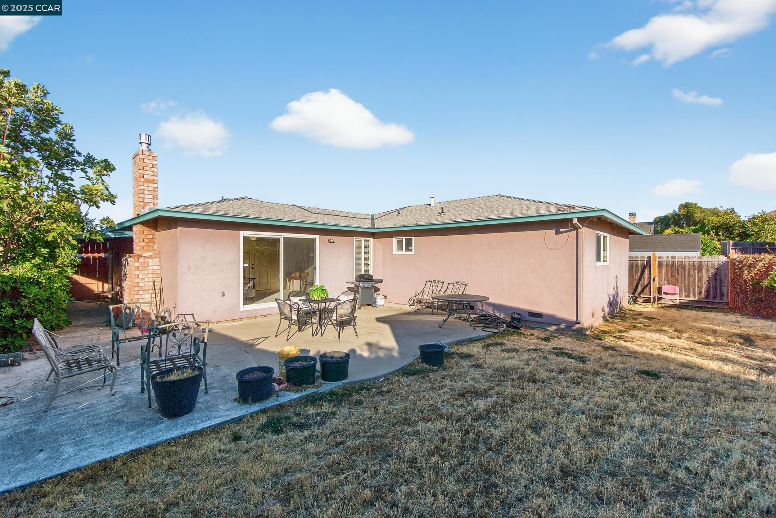 Detail Gallery Image 37 of 40 For 3904 Meadowbrook Cir, Pittsburg,  CA 94565 - 3 Beds | 2 Baths