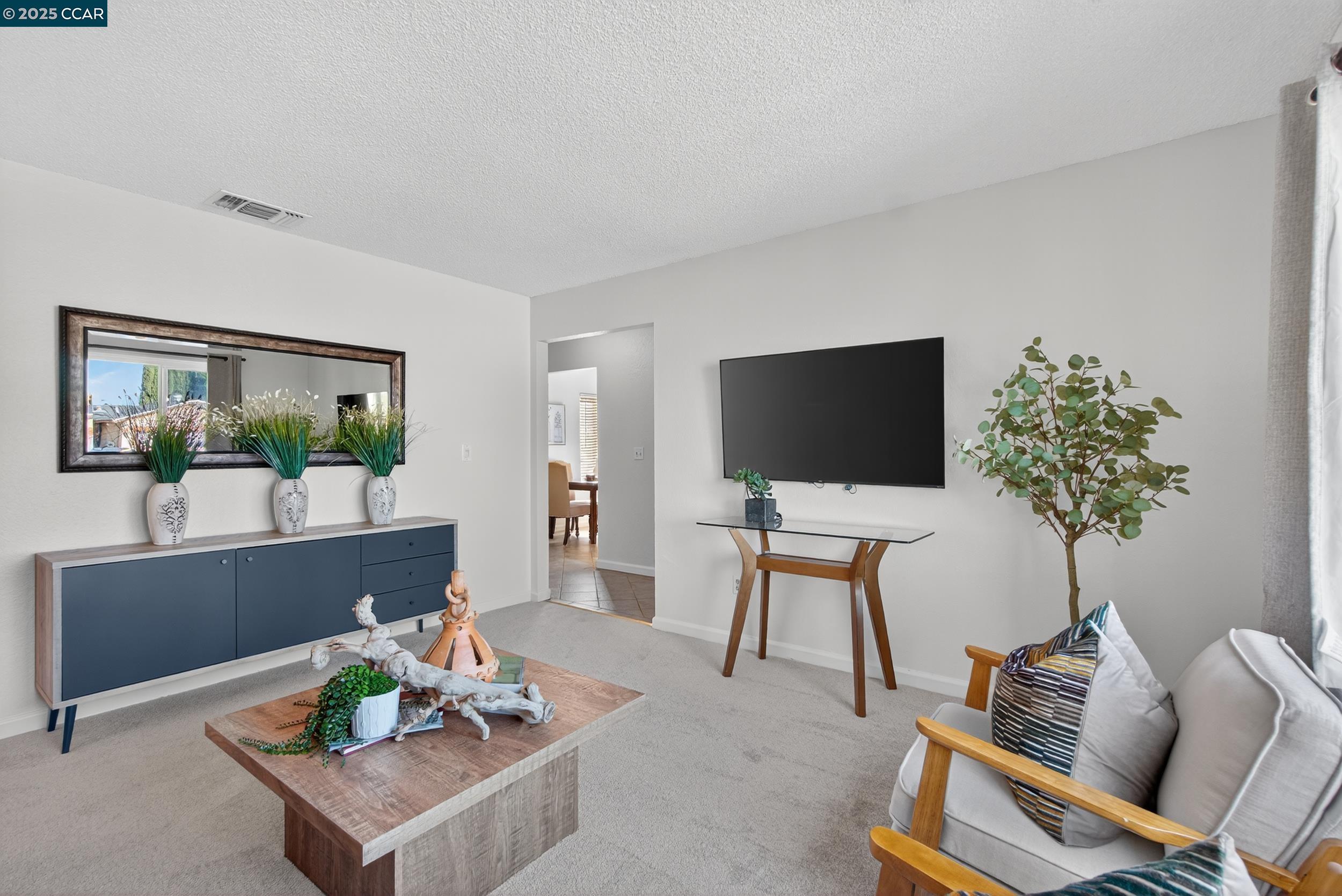 Detail Gallery Image 5 of 40 For 3904 Meadowbrook Cir, Pittsburg,  CA 94565 - 3 Beds | 2 Baths