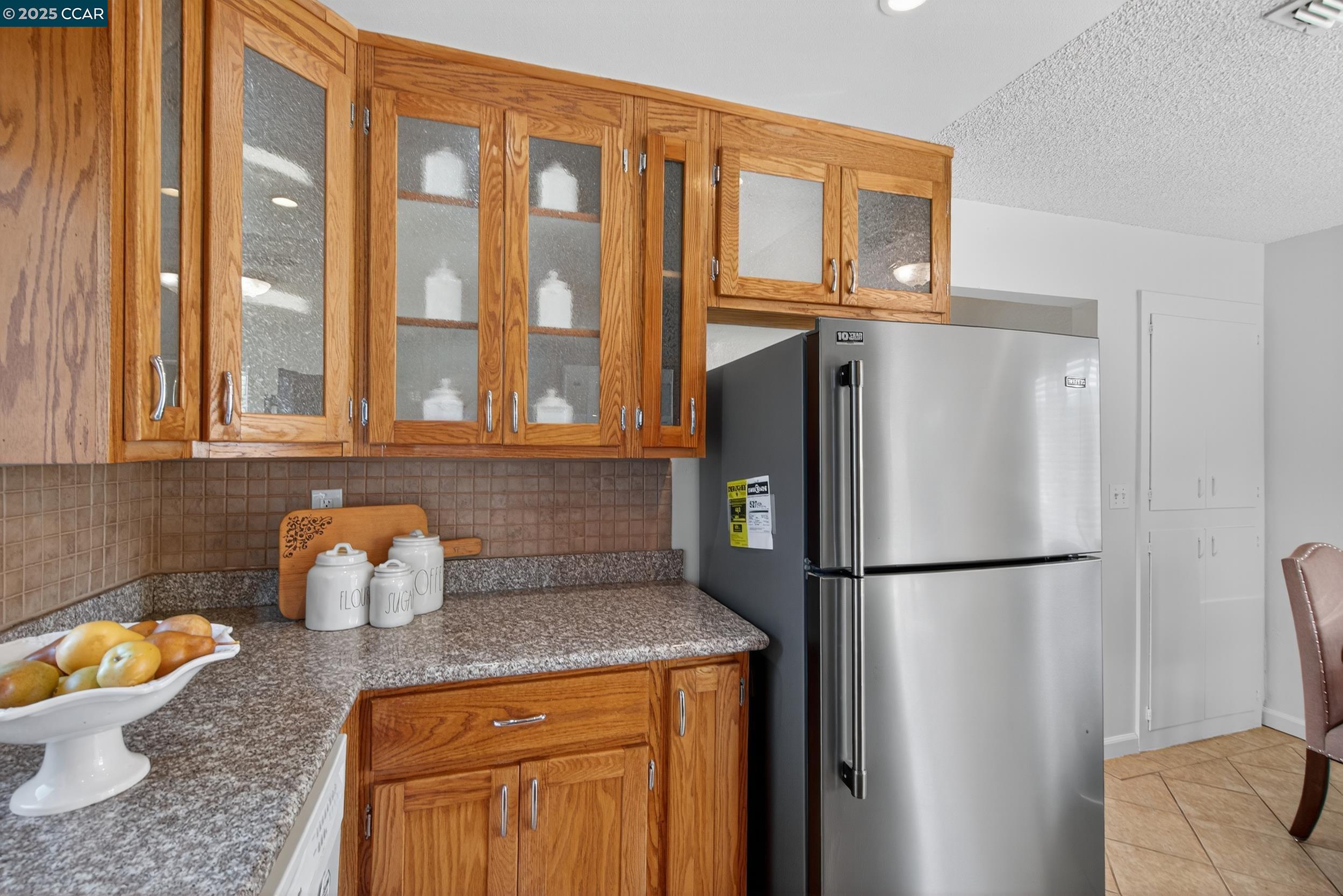 Detail Gallery Image 10 of 40 For 3904 Meadowbrook Cir, Pittsburg,  CA 94565 - 3 Beds | 2 Baths