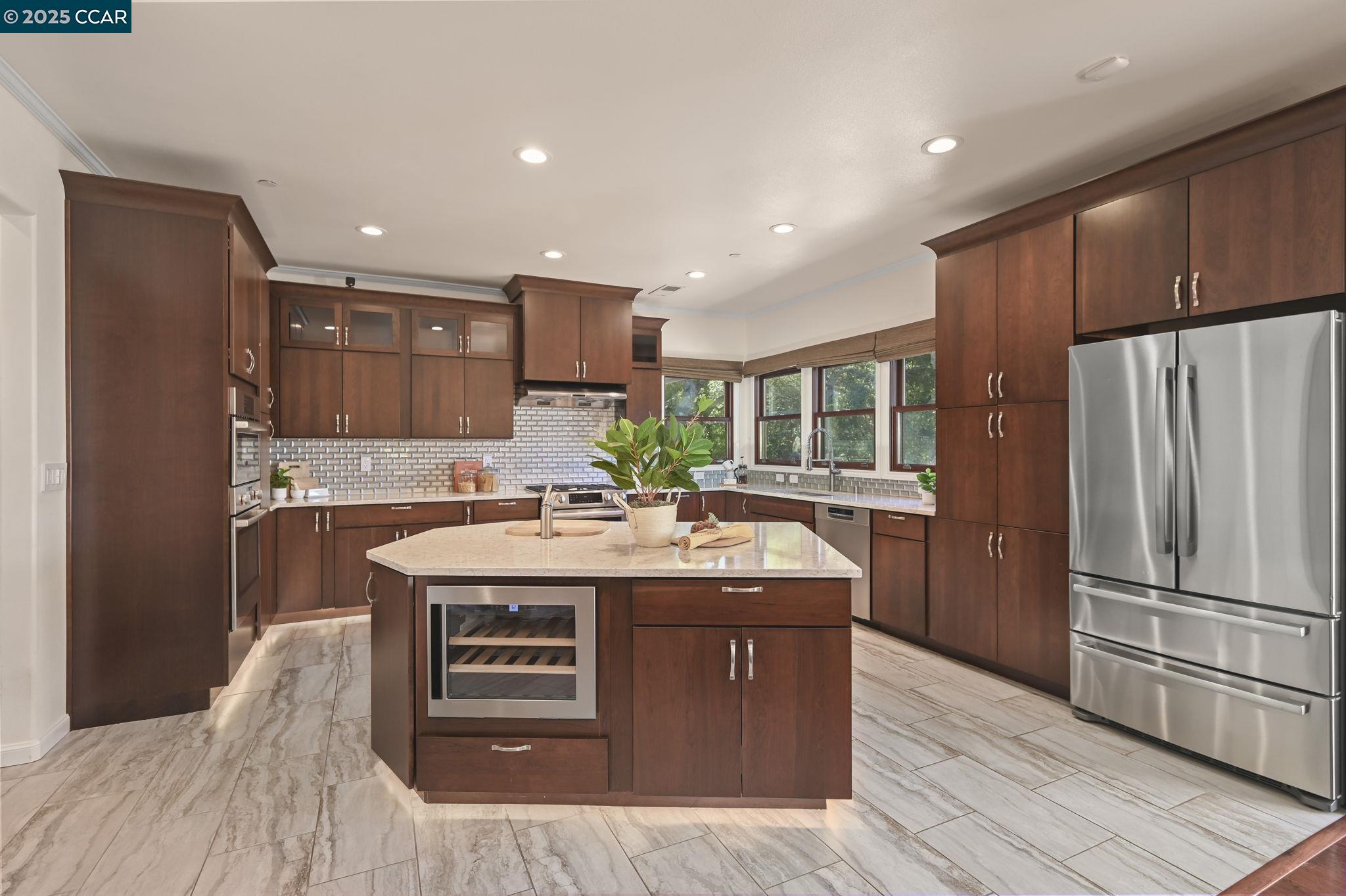Detail Gallery Image 13 of 47 For 3981 Amyx Ct, Hayward,  CA 94542 - 4 Beds | 3/1 Baths