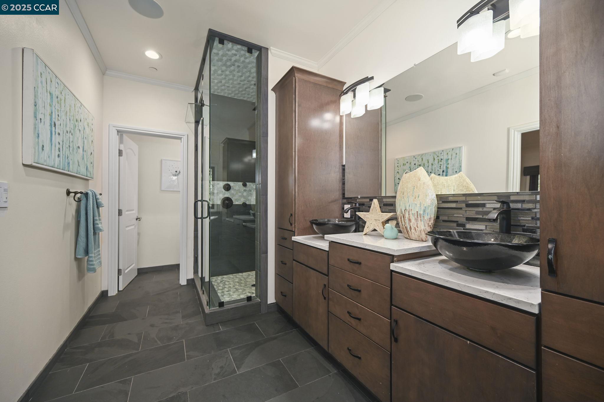 Detail Gallery Image 18 of 47 For 3981 Amyx Ct, Hayward,  CA 94542 - 4 Beds | 3/1 Baths