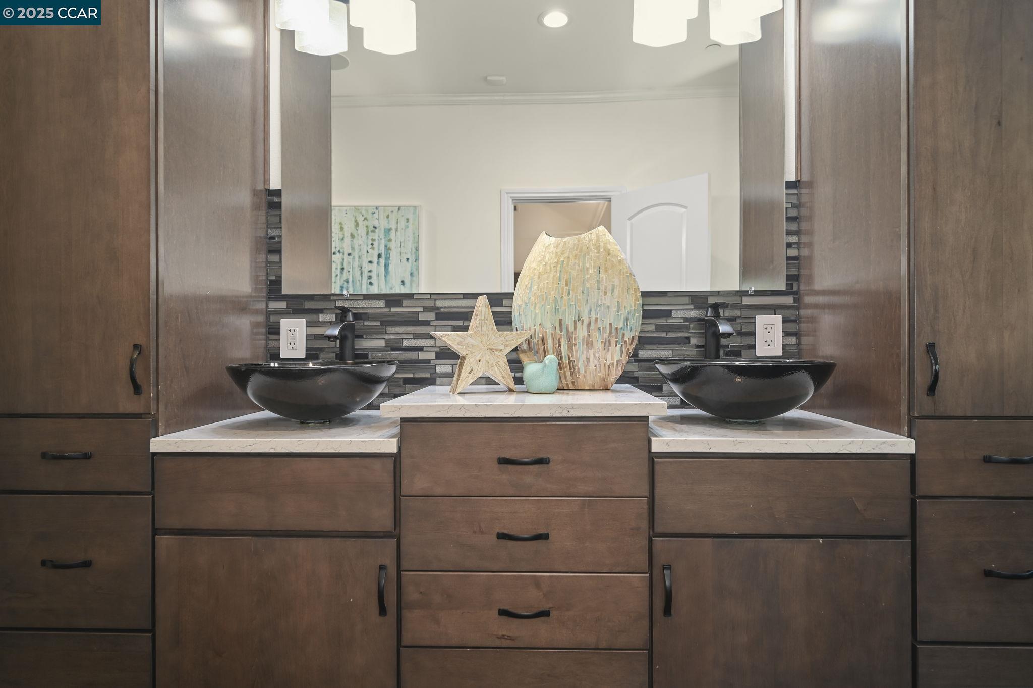 Detail Gallery Image 19 of 47 For 3981 Amyx Ct, Hayward,  CA 94542 - 4 Beds | 3/1 Baths