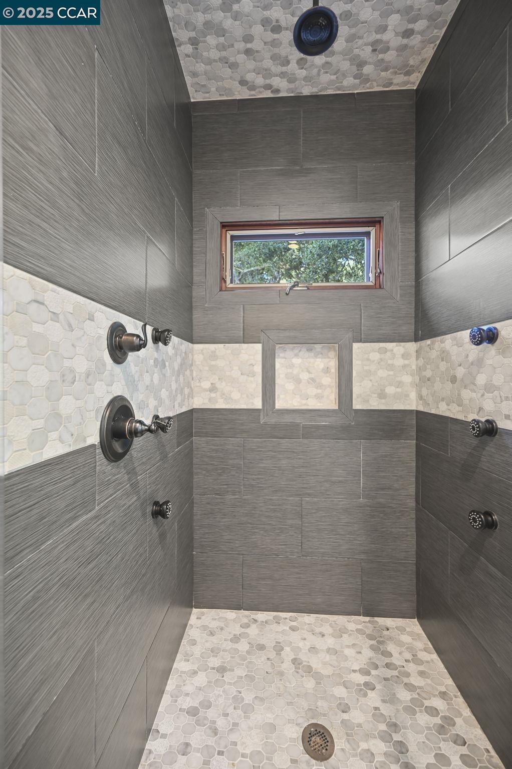 Detail Gallery Image 21 of 47 For 3981 Amyx Ct, Hayward,  CA 94542 - 4 Beds | 3/1 Baths