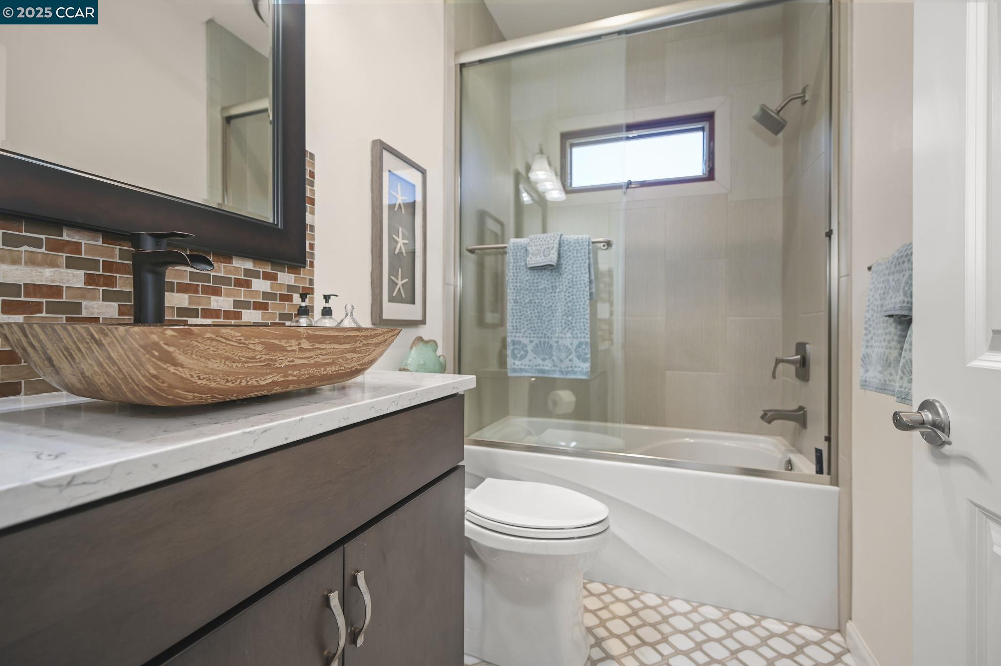 Detail Gallery Image 25 of 47 For 3981 Amyx Ct, Hayward,  CA 94542 - 4 Beds | 3/1 Baths