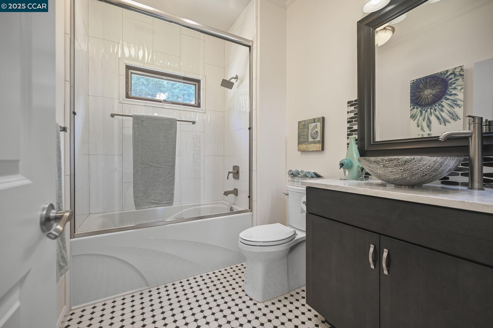 Detail Gallery Image 29 of 47 For 3981 Amyx Ct, Hayward,  CA 94542 - 4 Beds | 3/1 Baths