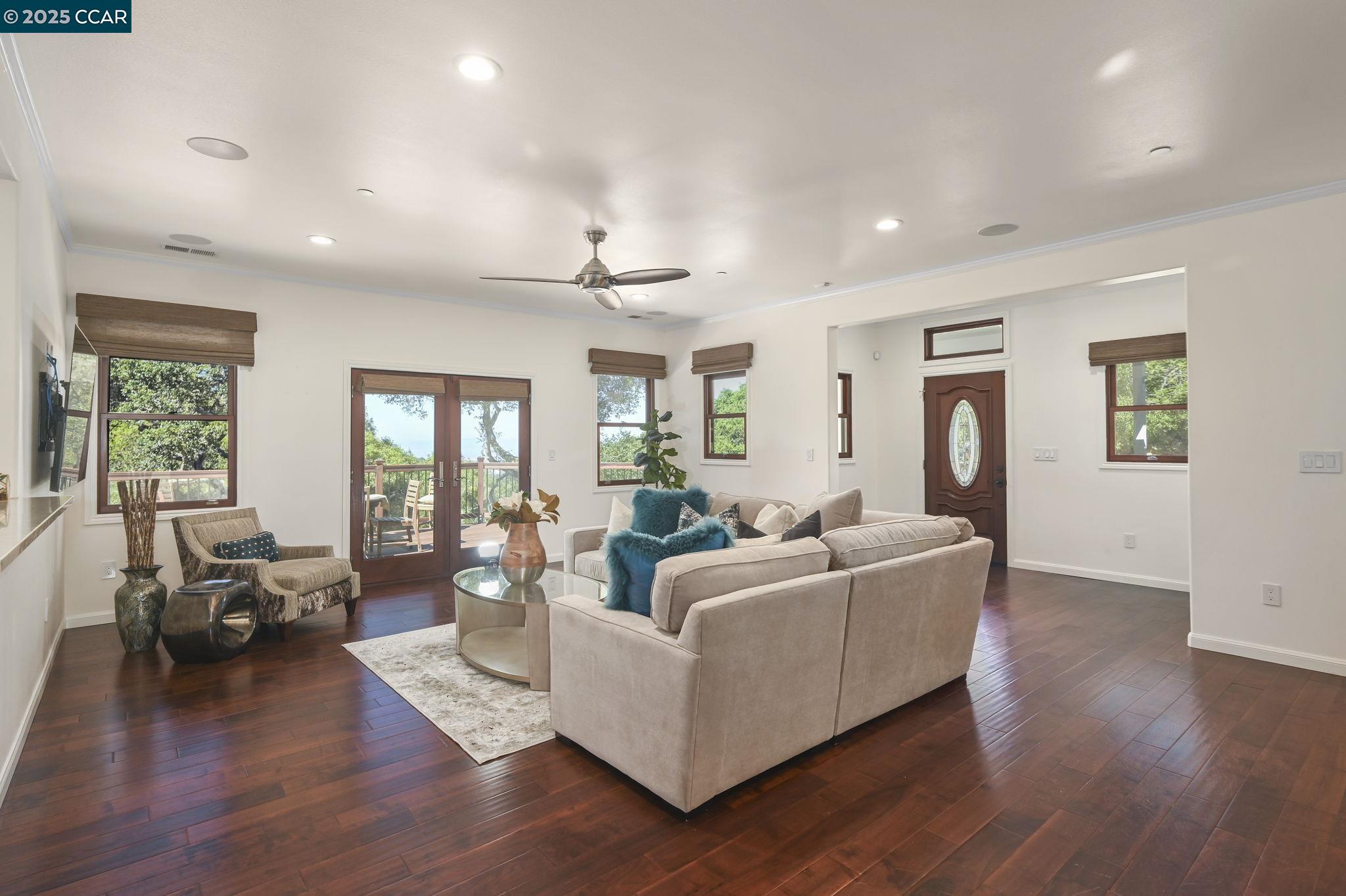 Detail Gallery Image 8 of 47 For 3981 Amyx Ct, Hayward,  CA 94542 - 4 Beds | 3/1 Baths