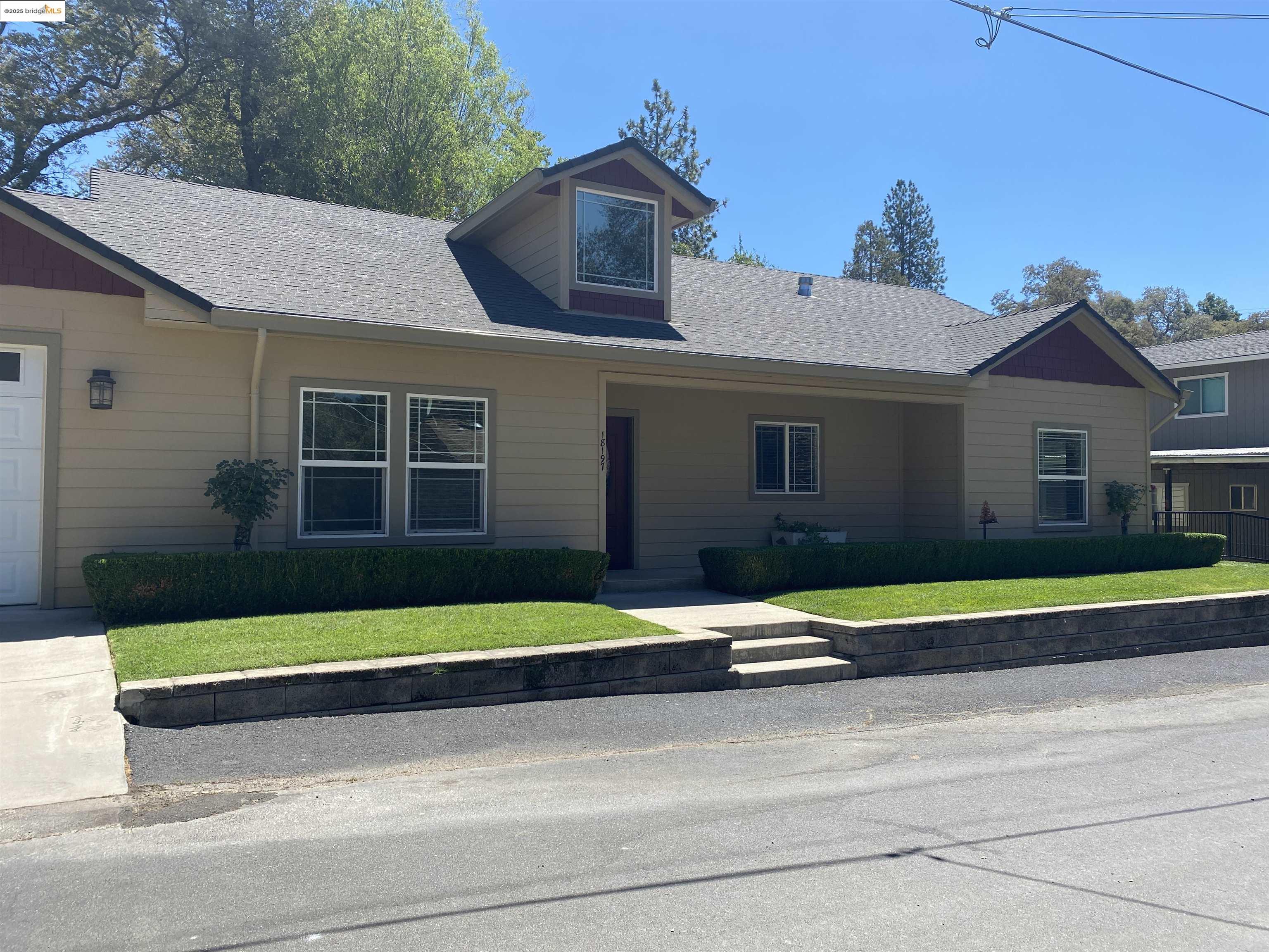 Detail Gallery Image 2 of 37 For 18197 Hammer Ln, Tuolumne,  CA 95379 - 3 Beds | 2 Baths