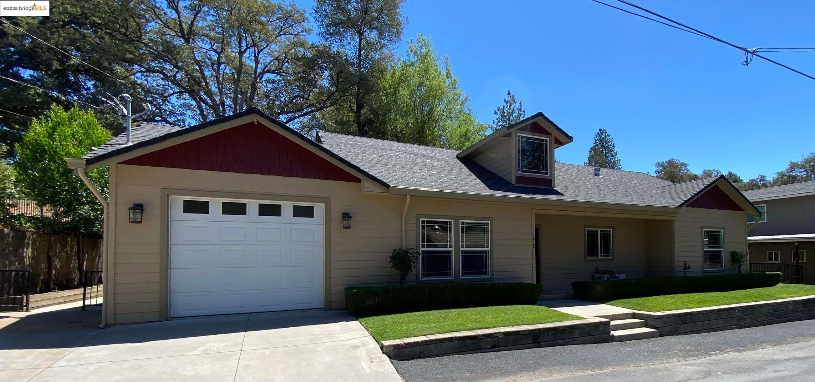 Detail Gallery Image 2 of 39 For 18197 Hammer Ln, Tuolumne,  CA 95379 - 3 Beds | 2 Baths