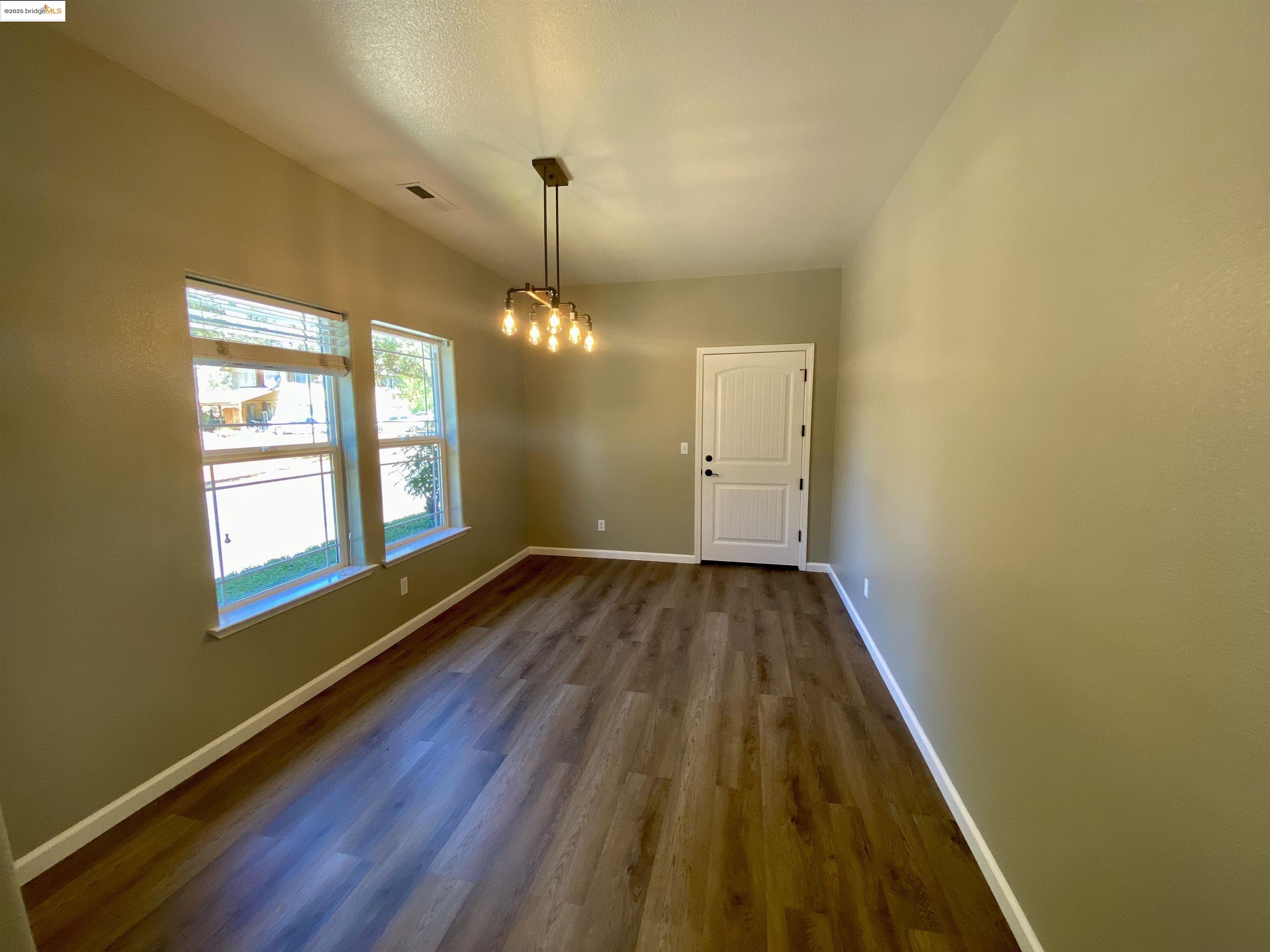 Detail Gallery Image 11 of 37 For 18197 Hammer Ln, Tuolumne,  CA 95379 - 3 Beds | 2 Baths