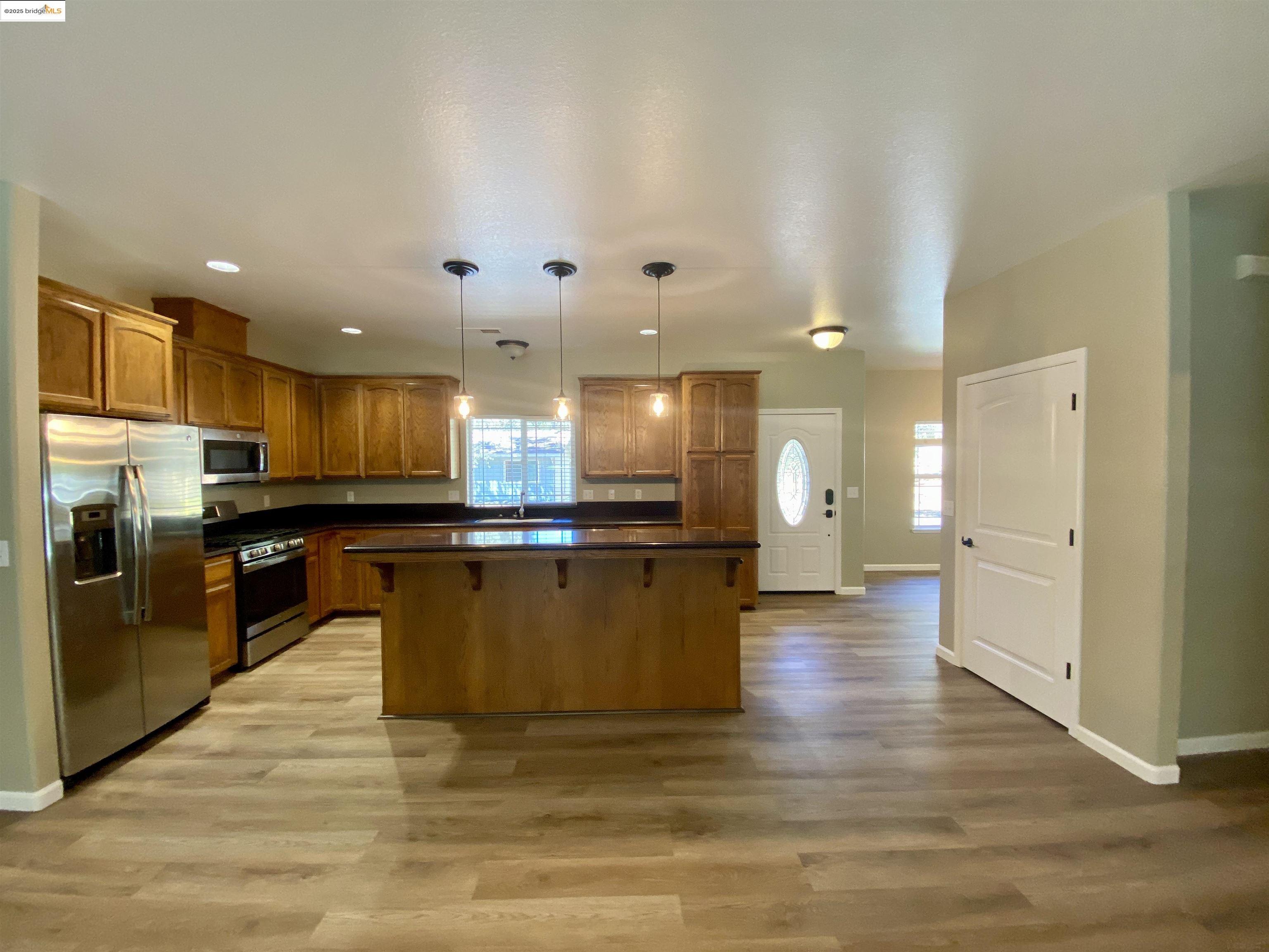 Detail Gallery Image 5 of 37 For 18197 Hammer Ln, Tuolumne,  CA 95379 - 3 Beds | 2 Baths