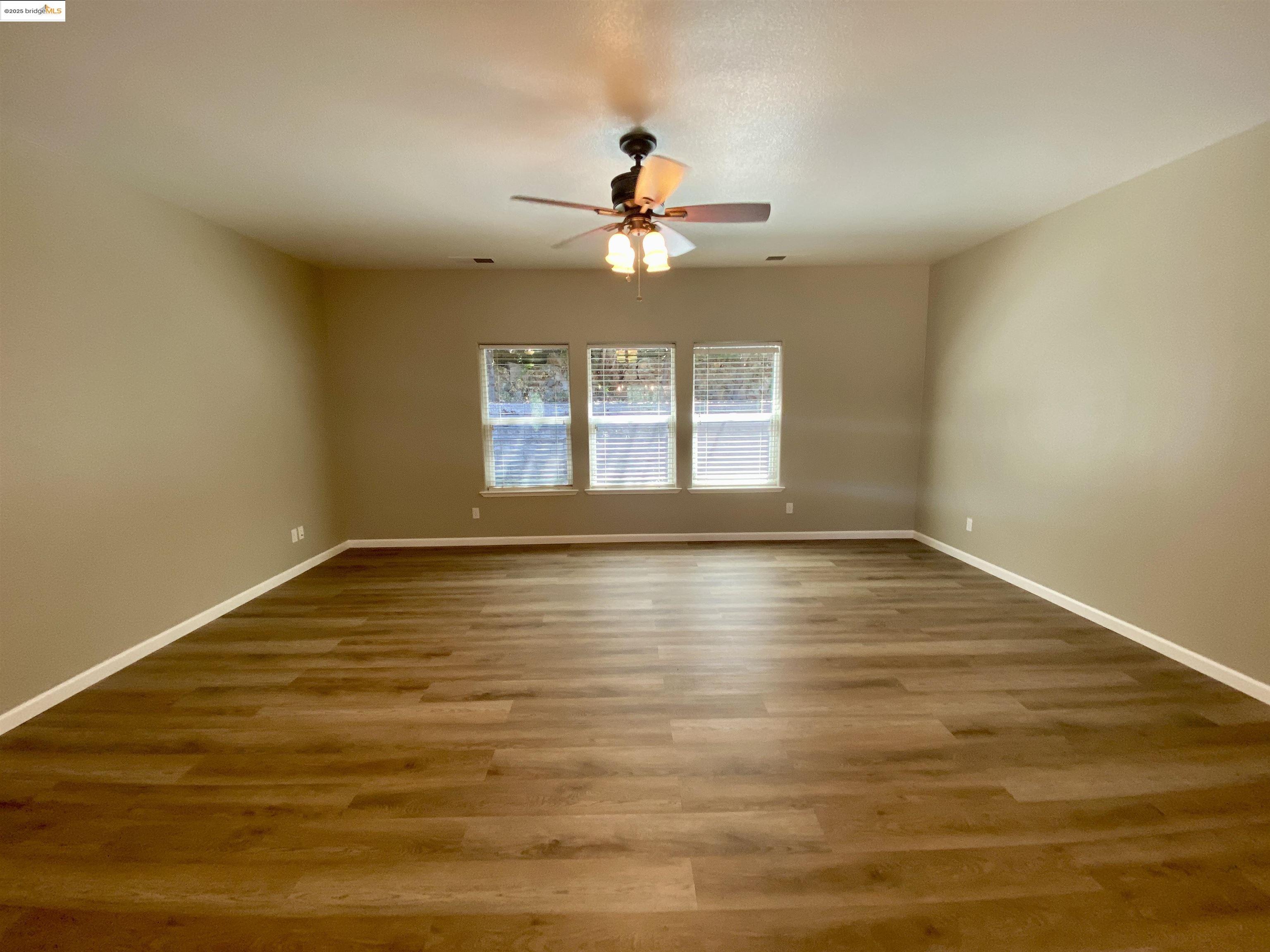 Detail Gallery Image 10 of 37 For 18197 Hammer Ln, Tuolumne,  CA 95379 - 3 Beds | 2 Baths