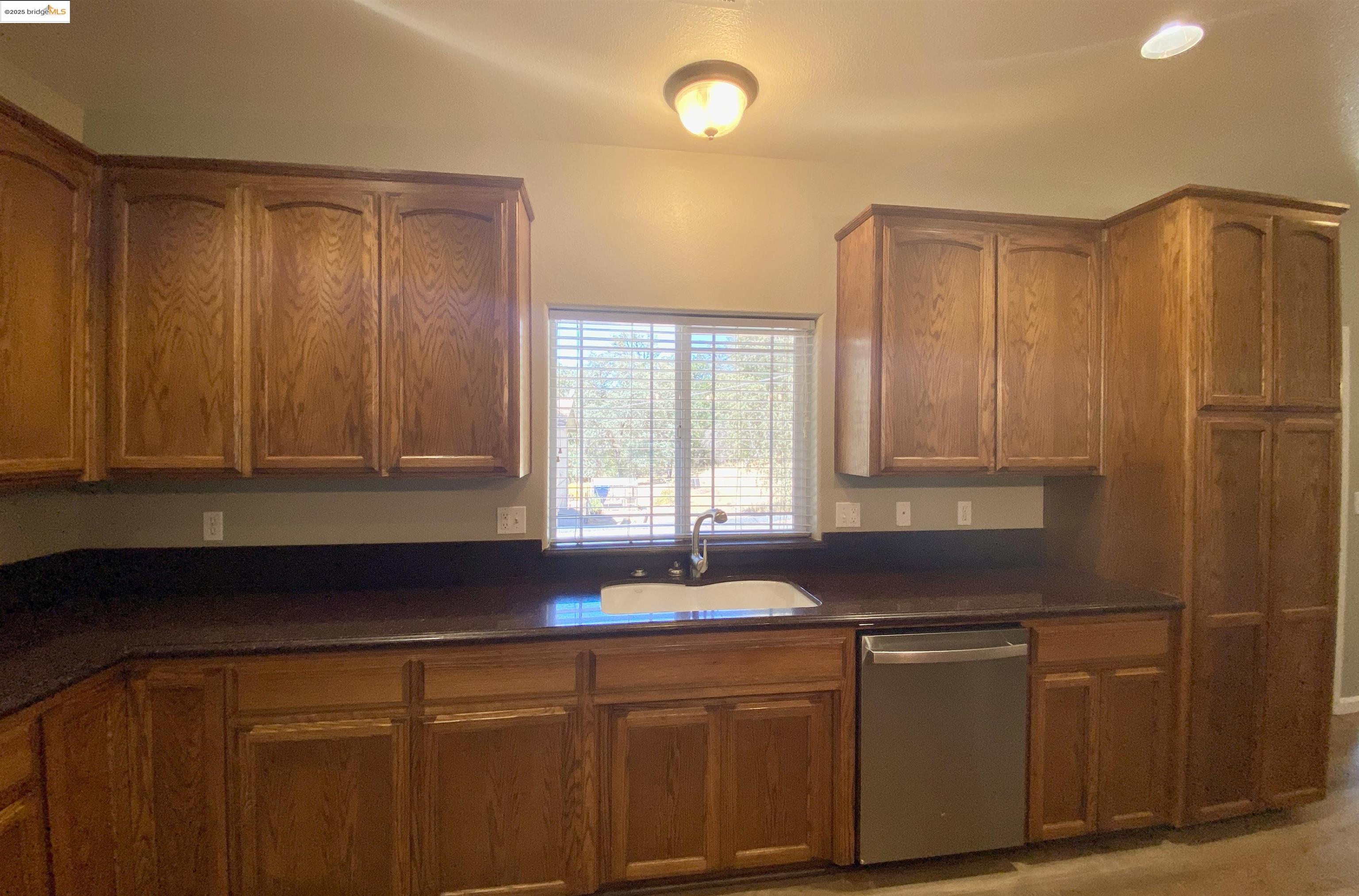 Detail Gallery Image 10 of 39 For 18197 Hammer Ln, Tuolumne,  CA 95379 - 3 Beds | 2 Baths