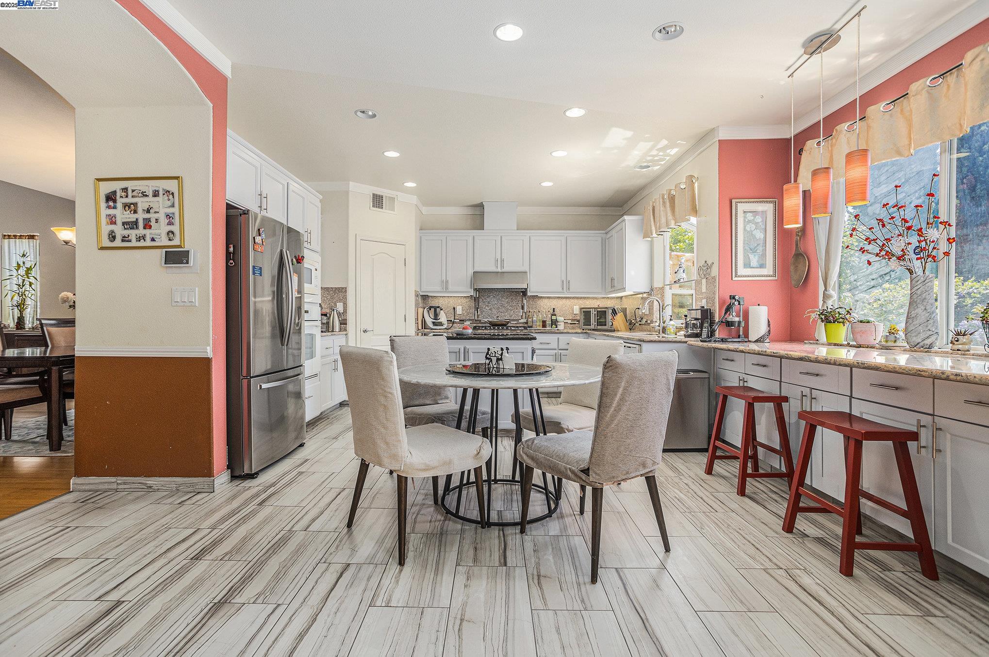 Detail Gallery Image 12 of 45 For 3614 Skypark Pl, Richmond,  CA 94806 - 6 Beds | 3 Baths