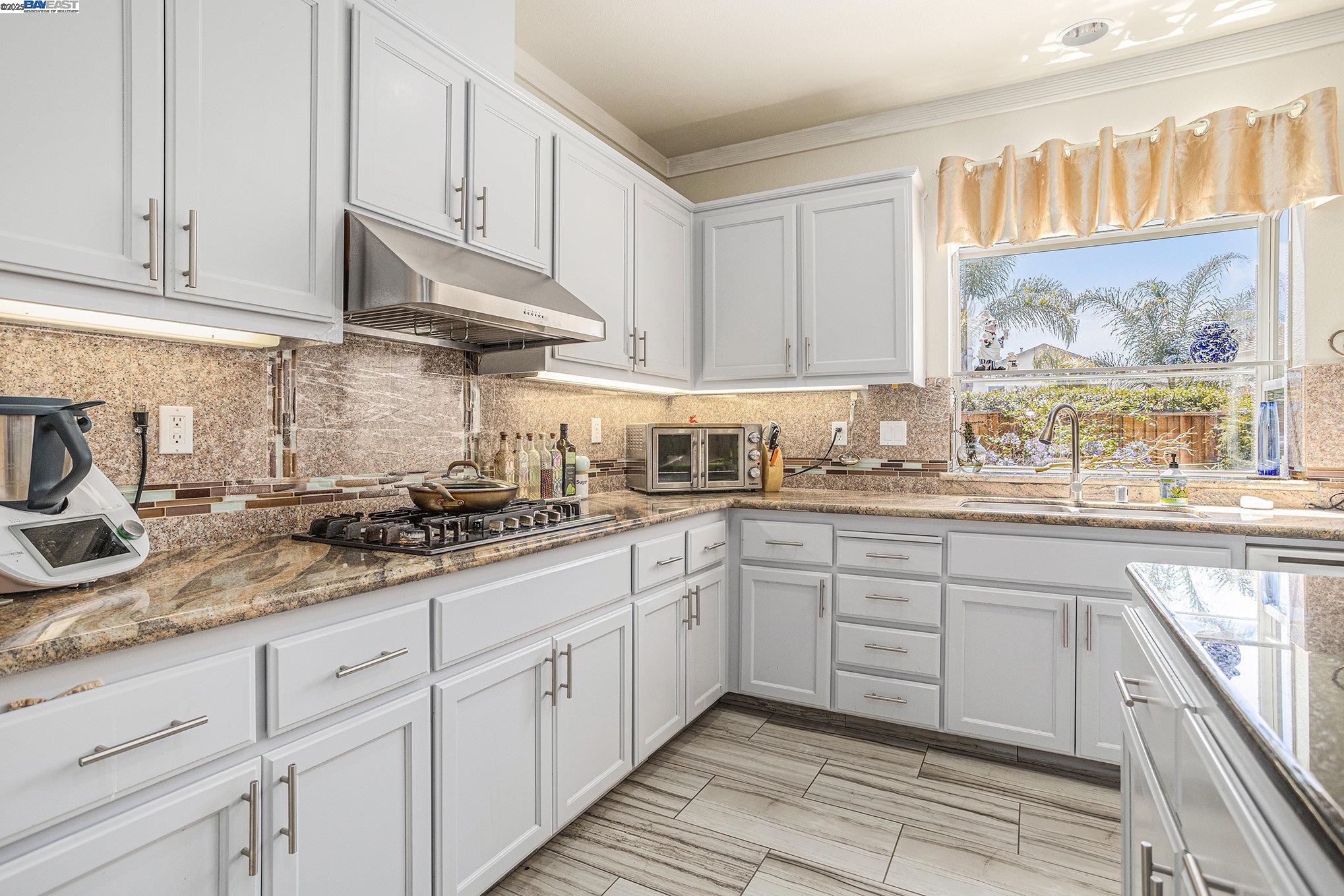 Detail Gallery Image 9 of 45 For 3614 Skypark Pl, Richmond,  CA 94806 - 6 Beds | 3 Baths