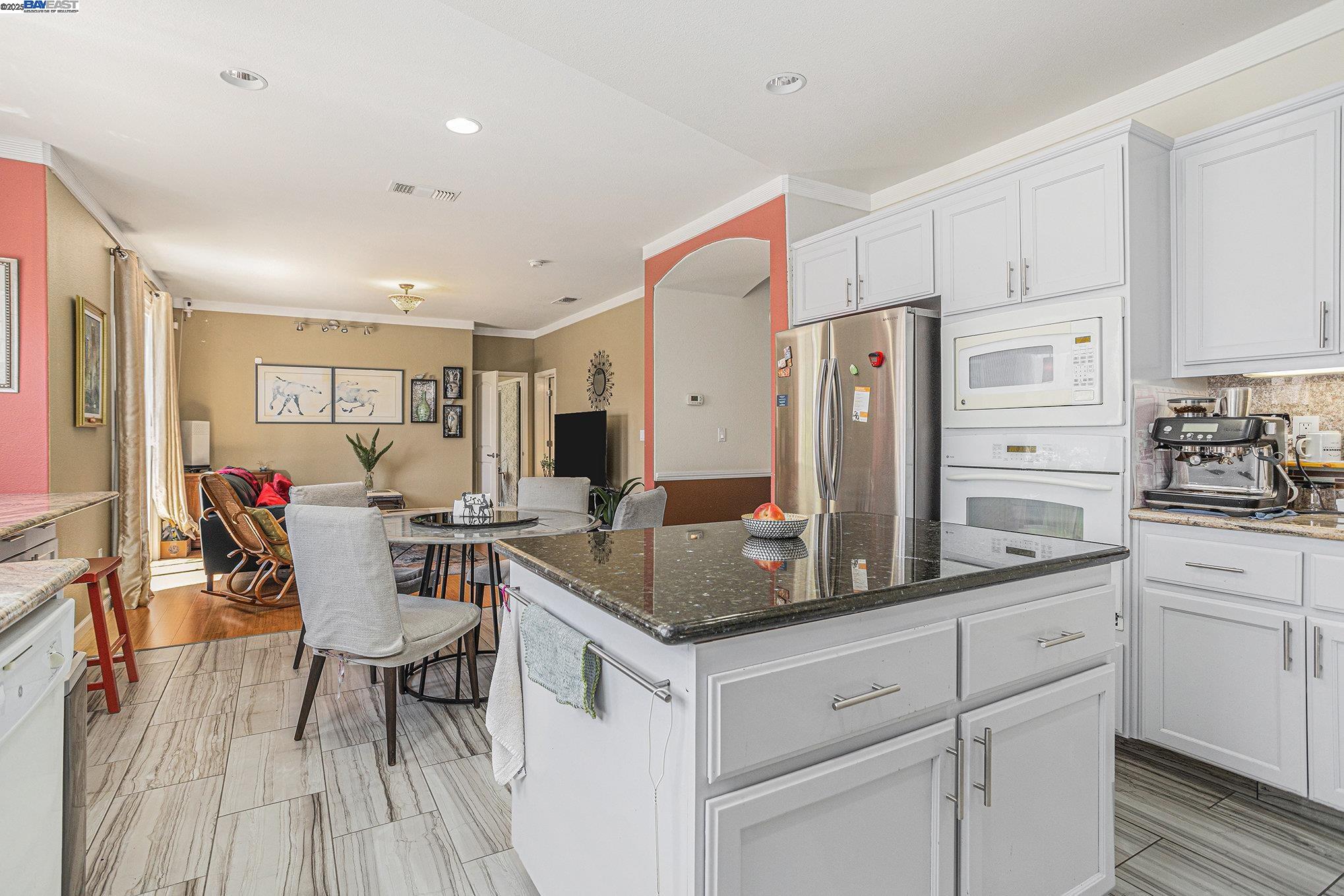 Detail Gallery Image 10 of 45 For 3614 Skypark Pl, Richmond,  CA 94806 - 6 Beds | 3 Baths