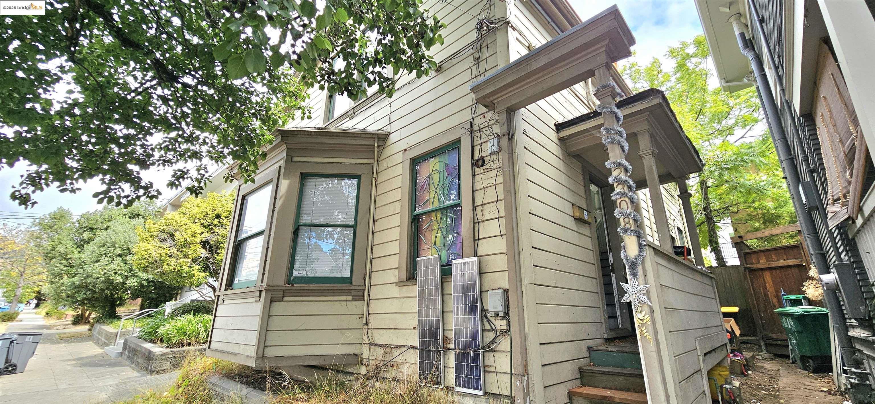 Detail Gallery Image 2 of 17 For 2308 Parker St, Berkeley,  CA 94704 - 5 Beds | 2 Baths