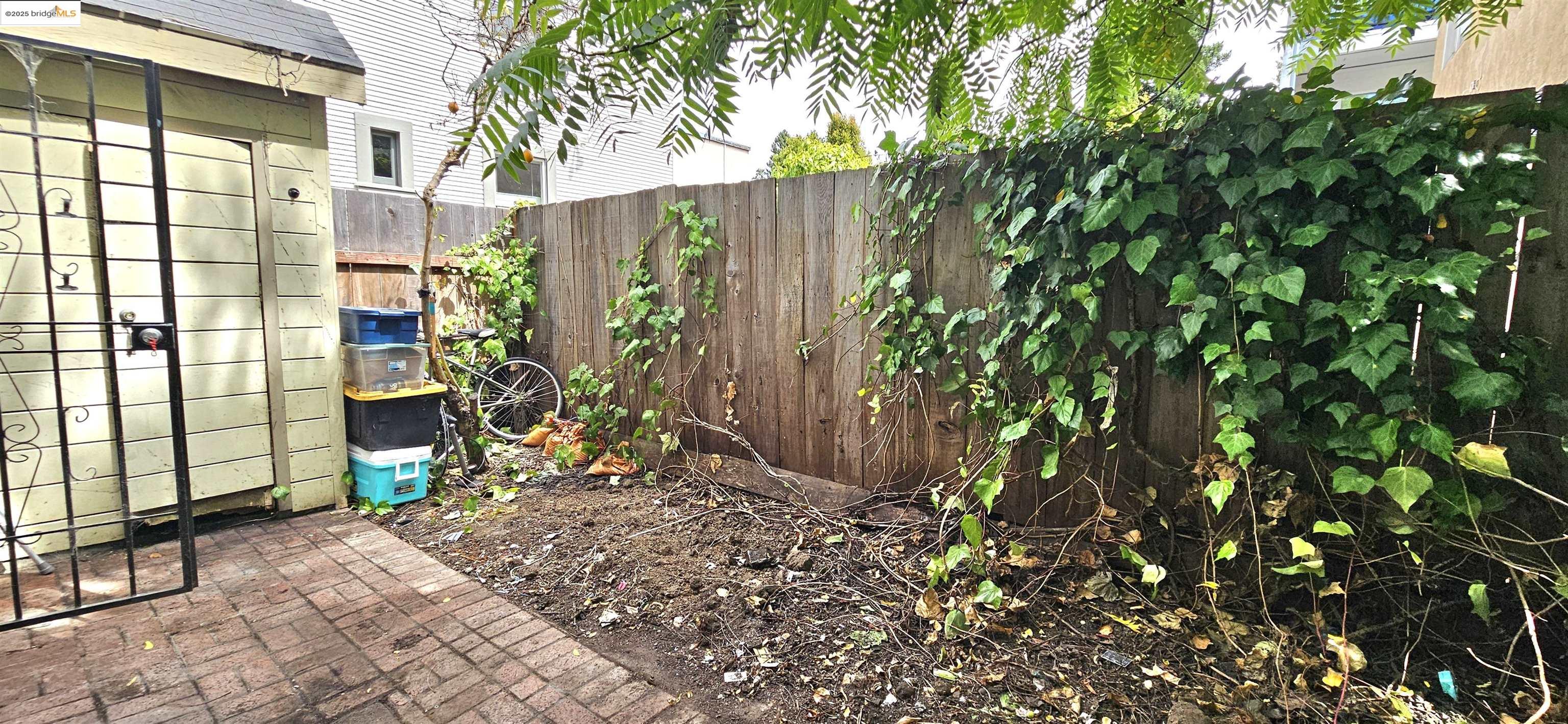 Detail Gallery Image 14 of 17 For 2308 Parker St, Berkeley,  CA 94704 - 5 Beds | 2 Baths
