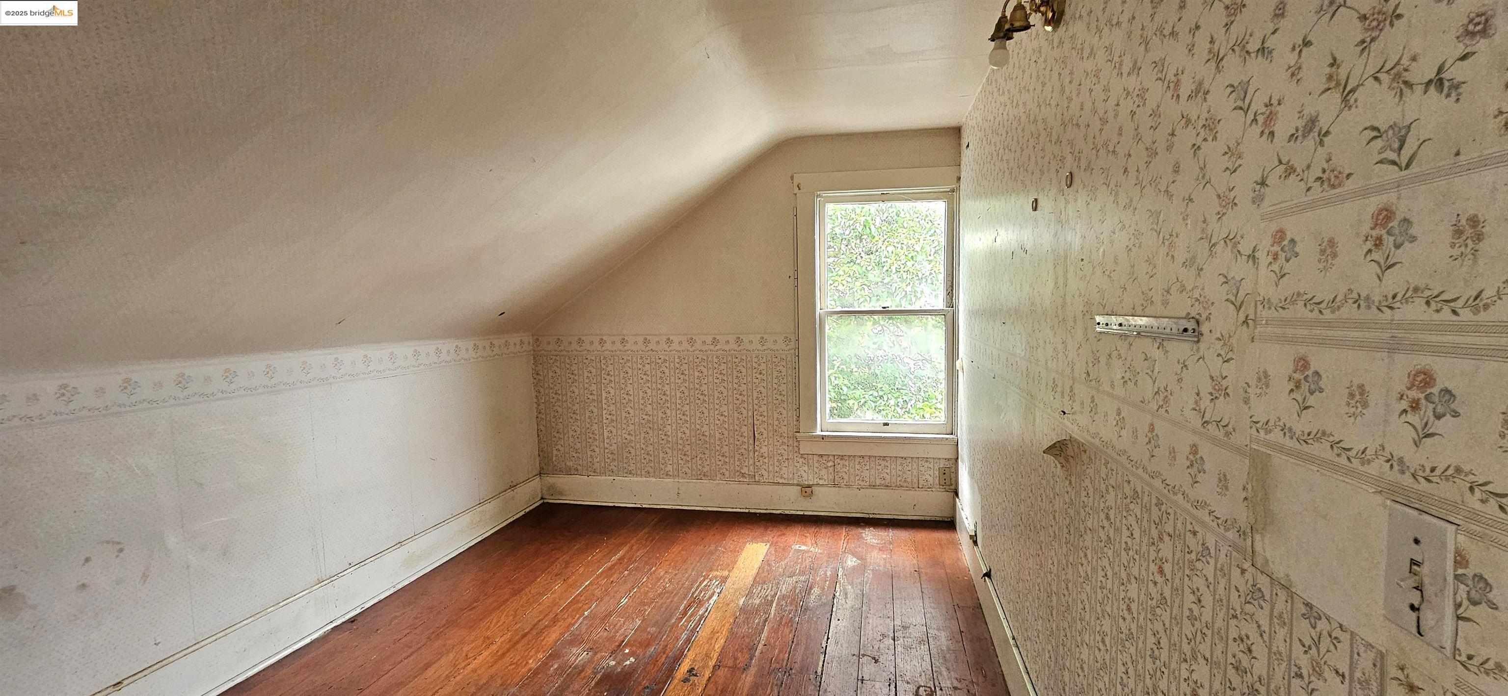 Detail Gallery Image 3 of 17 For 2308 Parker St, Berkeley,  CA 94704 - 5 Beds | 2 Baths