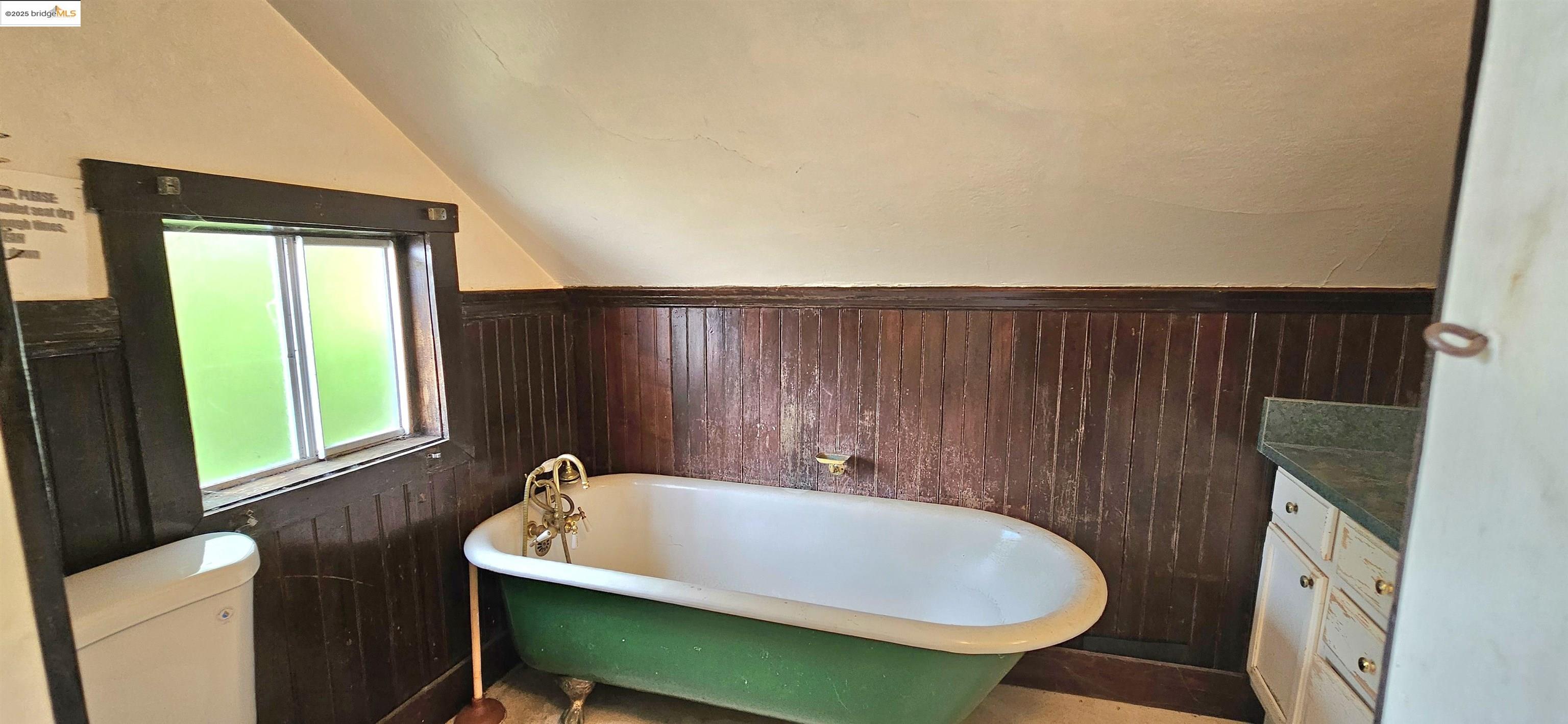 Detail Gallery Image 9 of 17 For 2308 Parker St, Berkeley,  CA 94704 - 5 Beds | 2 Baths
