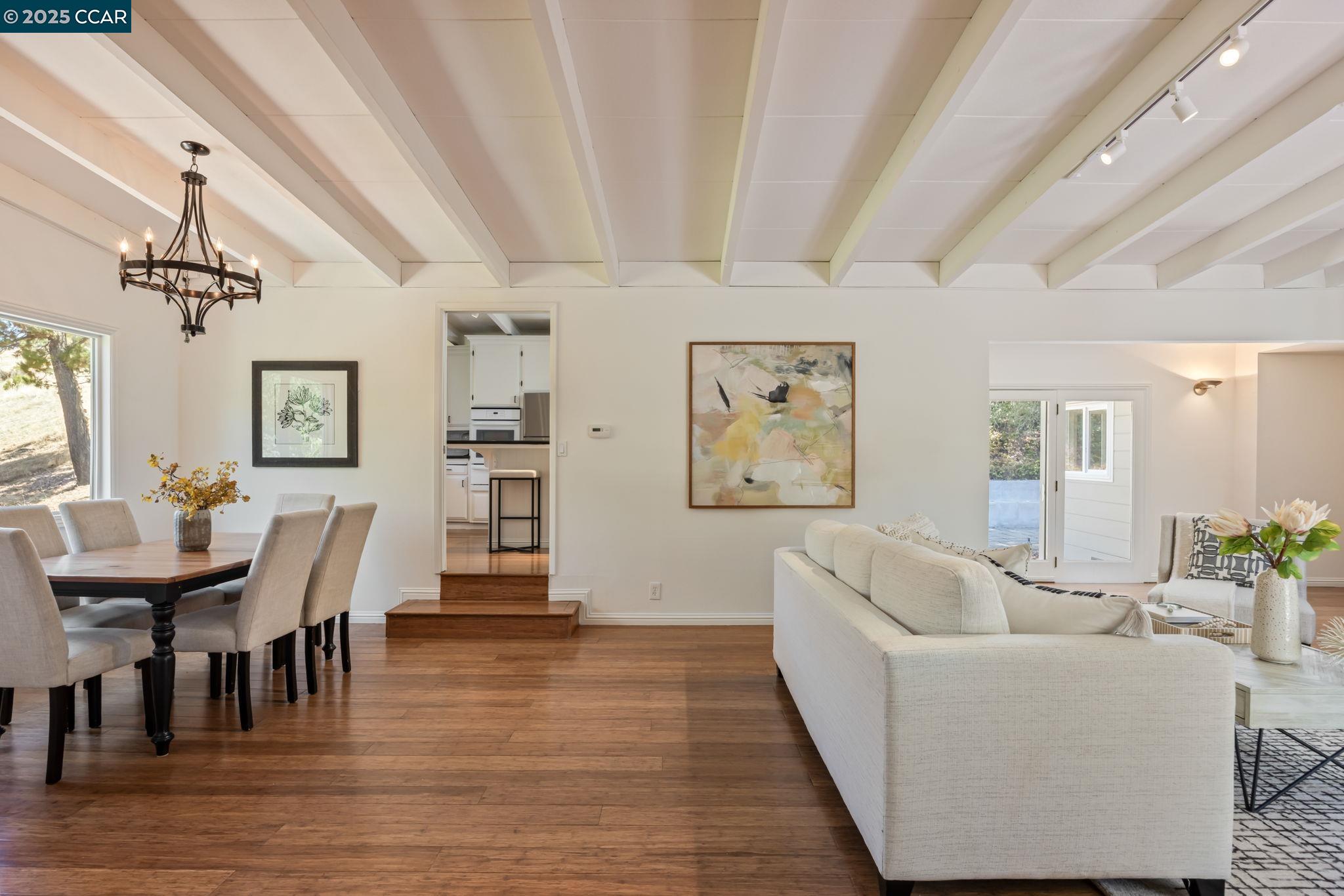 Detail Gallery Image 4 of 36 For 1530 Reliez Valley Rd, Lafayette,  CA 94549 - 4 Beds | 3/1 Baths