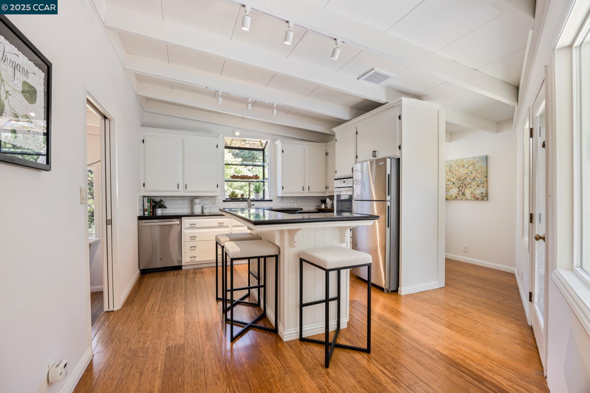 Detail Gallery Image 7 of 36 For 1530 Reliez Valley Rd, Lafayette,  CA 94549 - 4 Beds | 3/1 Baths