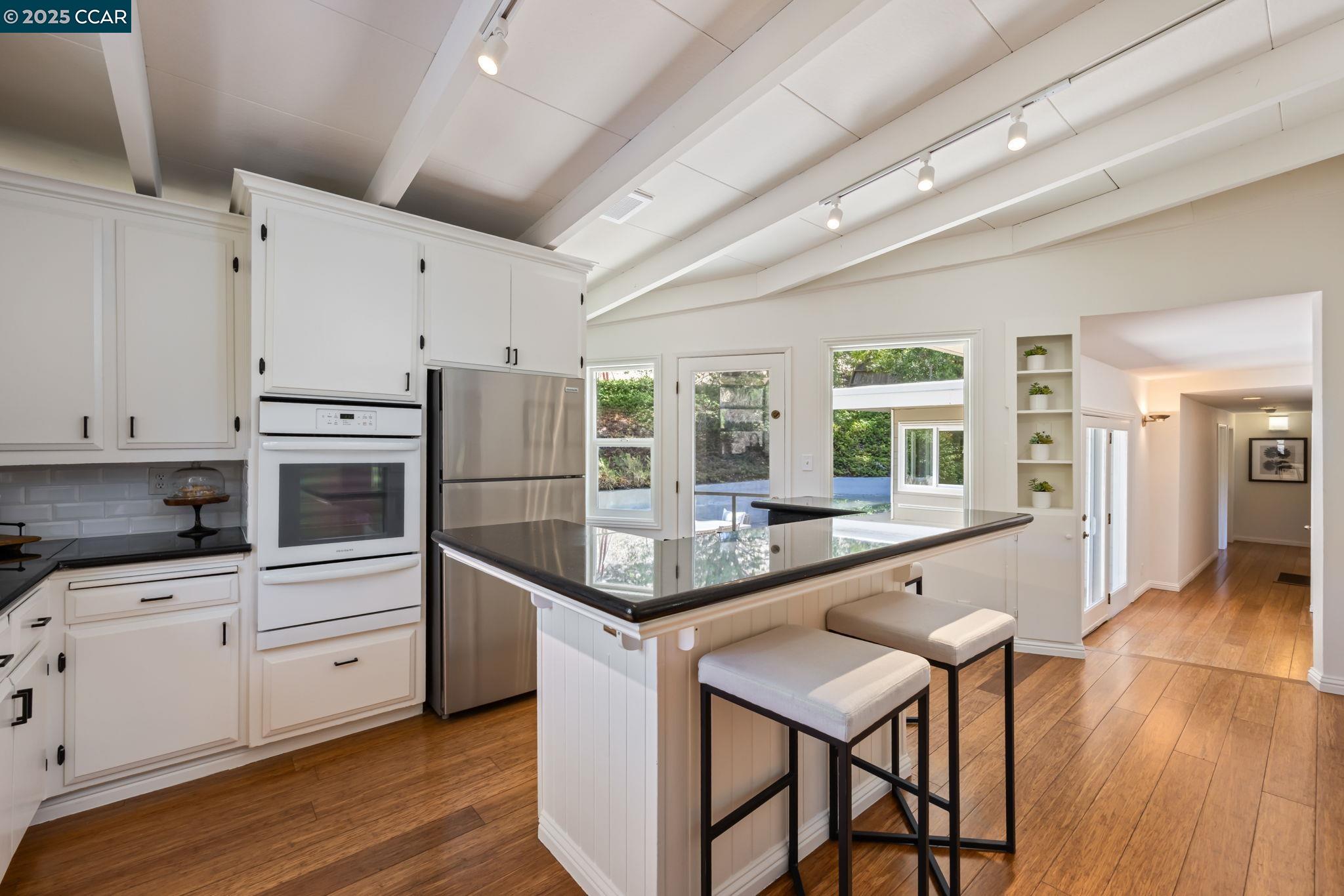 Detail Gallery Image 9 of 36 For 1530 Reliez Valley Rd, Lafayette,  CA 94549 - 4 Beds | 3/1 Baths