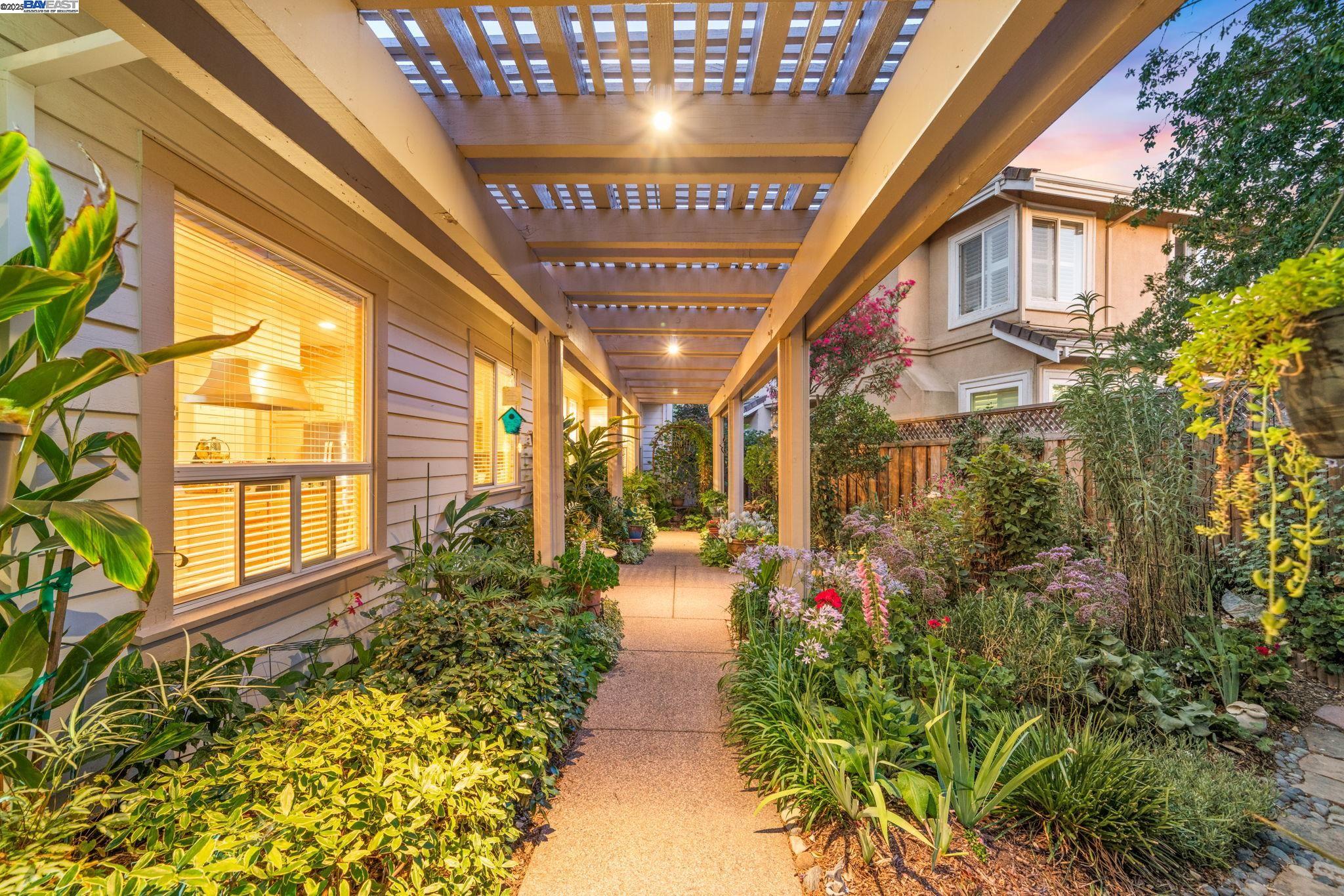 Detail Gallery Image 40 of 59 For 444 Cabonia Ct, Pleasanton,  CA 94566 - 4 Beds | 2/1 Baths
