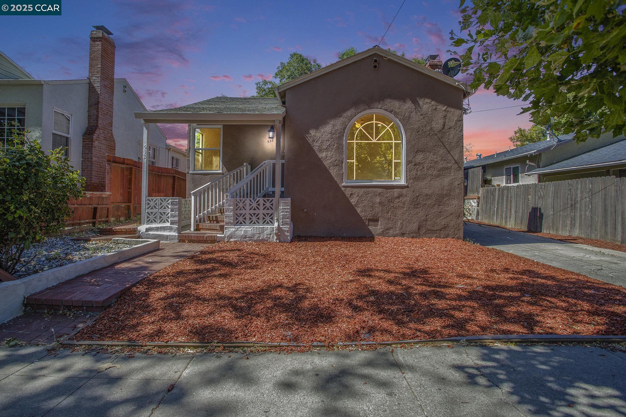 Detail Gallery Image 2 of 32 For 532 Central Ave, Pittsburg,  CA 94565 - 4 Beds | 2 Baths