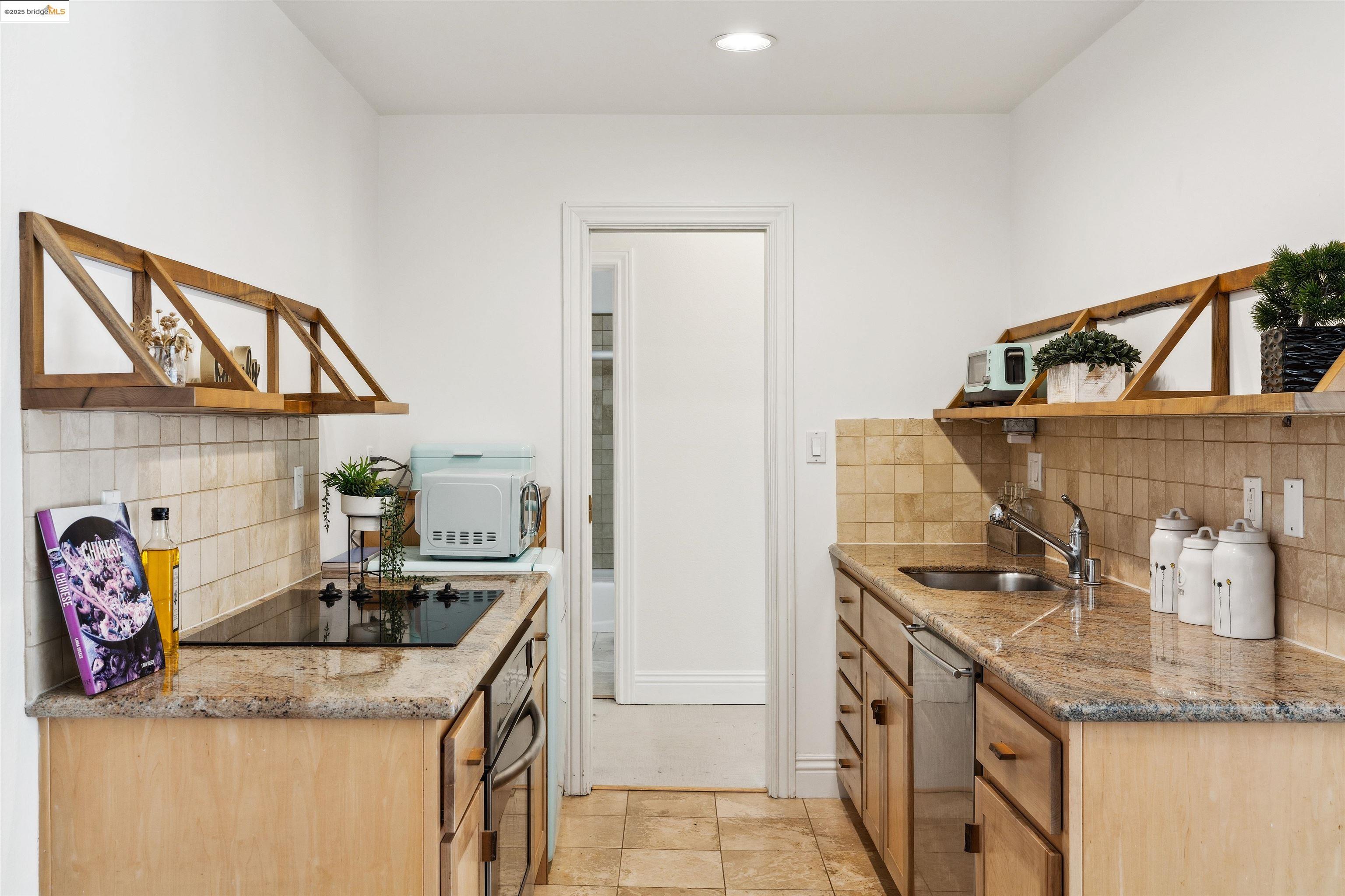 Detail Gallery Image 20 of 43 For 1998 Pacific Ave #202,  San Francisco,  CA 94109 - 2 Beds | 2 Baths