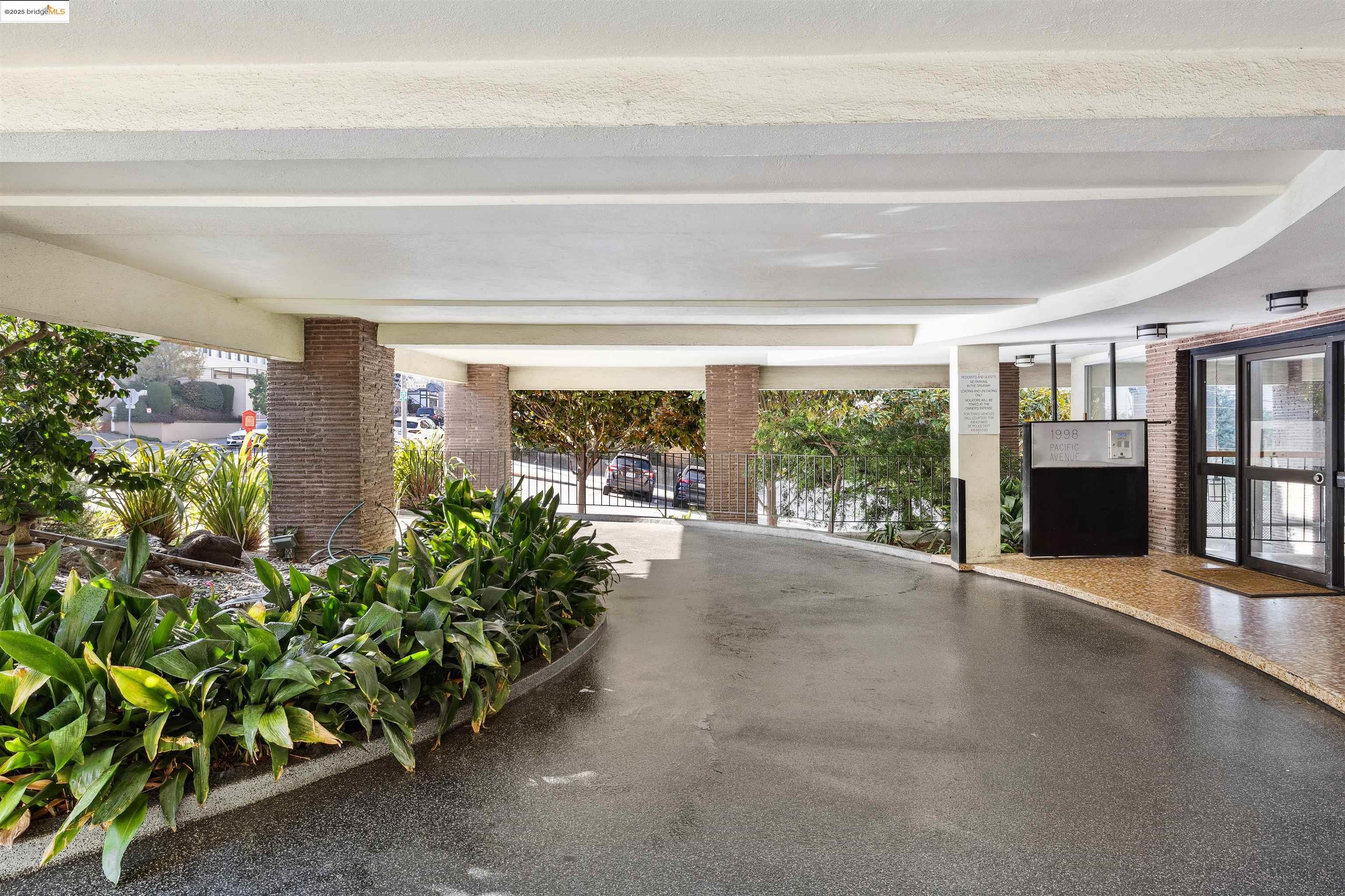 Detail Gallery Image 3 of 43 For 1998 Pacific Ave #202,  San Francisco,  CA 94109 - 2 Beds | 2 Baths