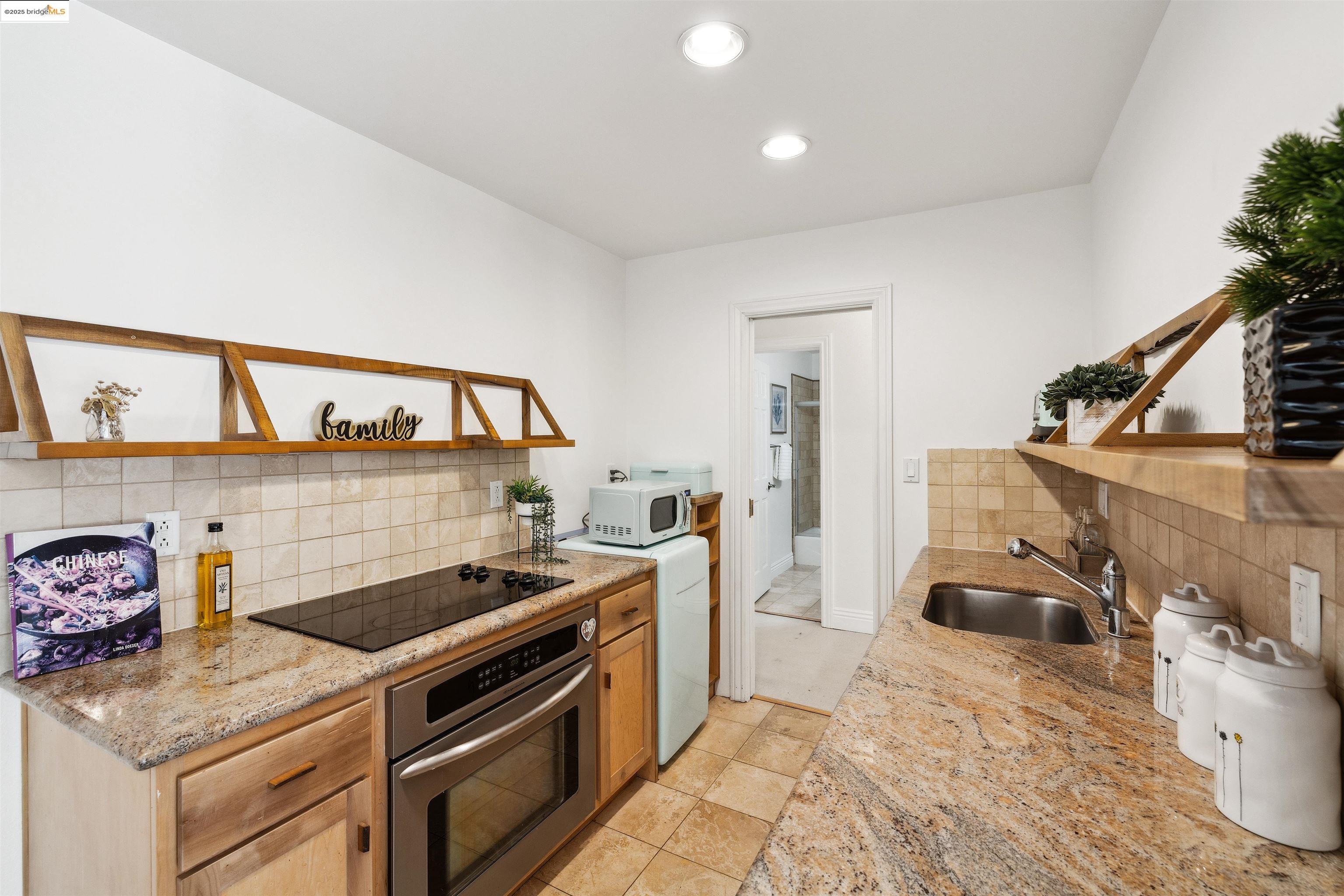 Detail Gallery Image 21 of 43 For 1998 Pacific Ave #202,  San Francisco,  CA 94109 - 2 Beds | 2 Baths