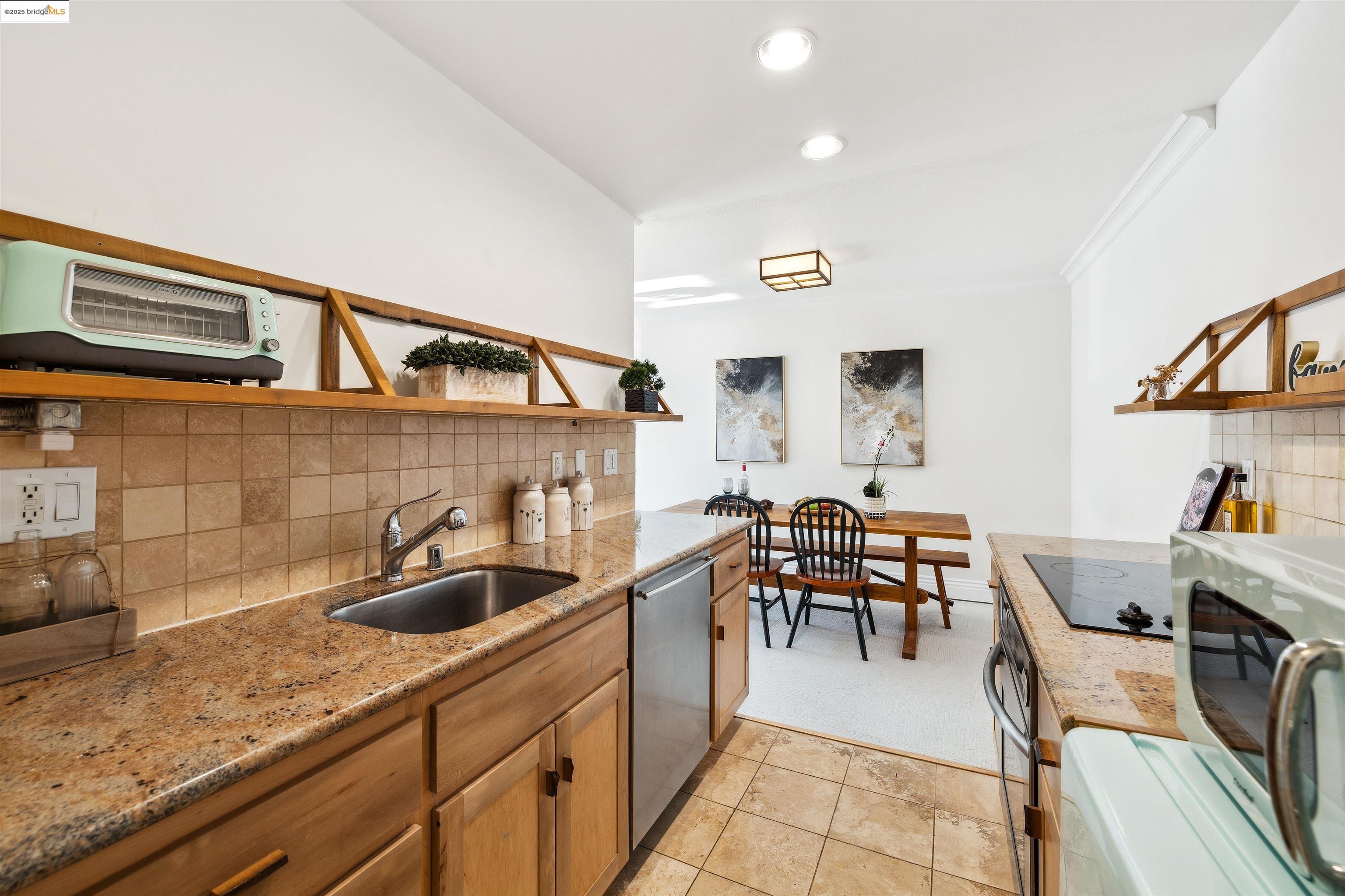 Detail Gallery Image 23 of 43 For 1998 Pacific Ave #202,  San Francisco,  CA 94109 - 2 Beds | 2 Baths