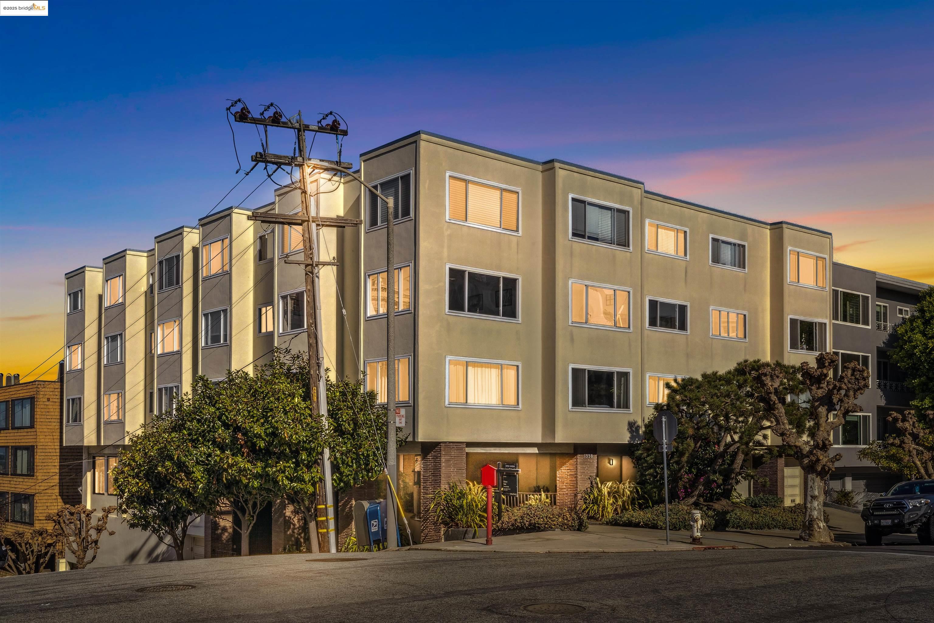 Detail Gallery Image 4 of 43 For 1998 Pacific Ave #202,  San Francisco,  CA 94109 - 2 Beds | 2 Baths