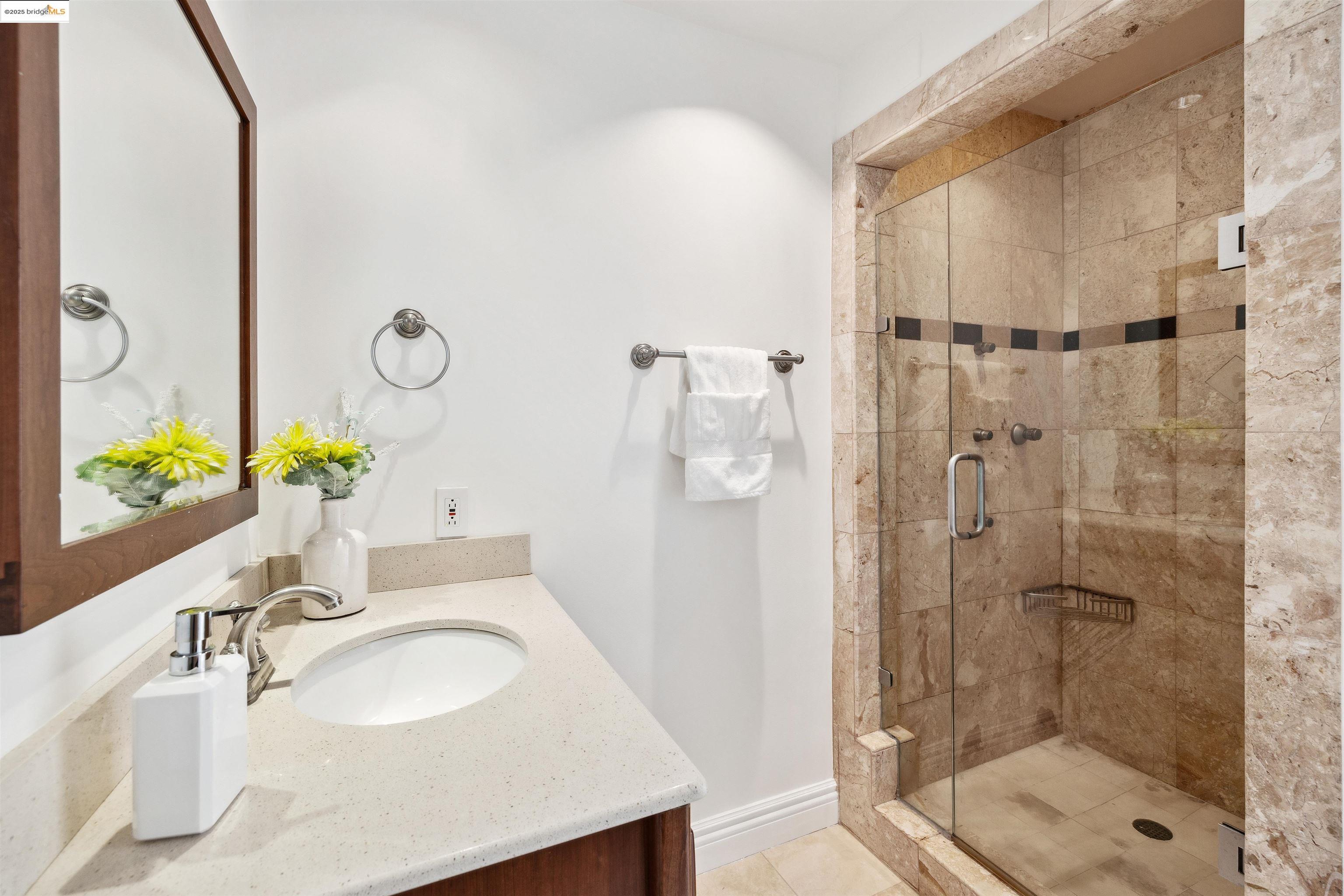 Detail Gallery Image 32 of 43 For 1998 Pacific Ave #202,  San Francisco,  CA 94109 - 2 Beds | 2 Baths