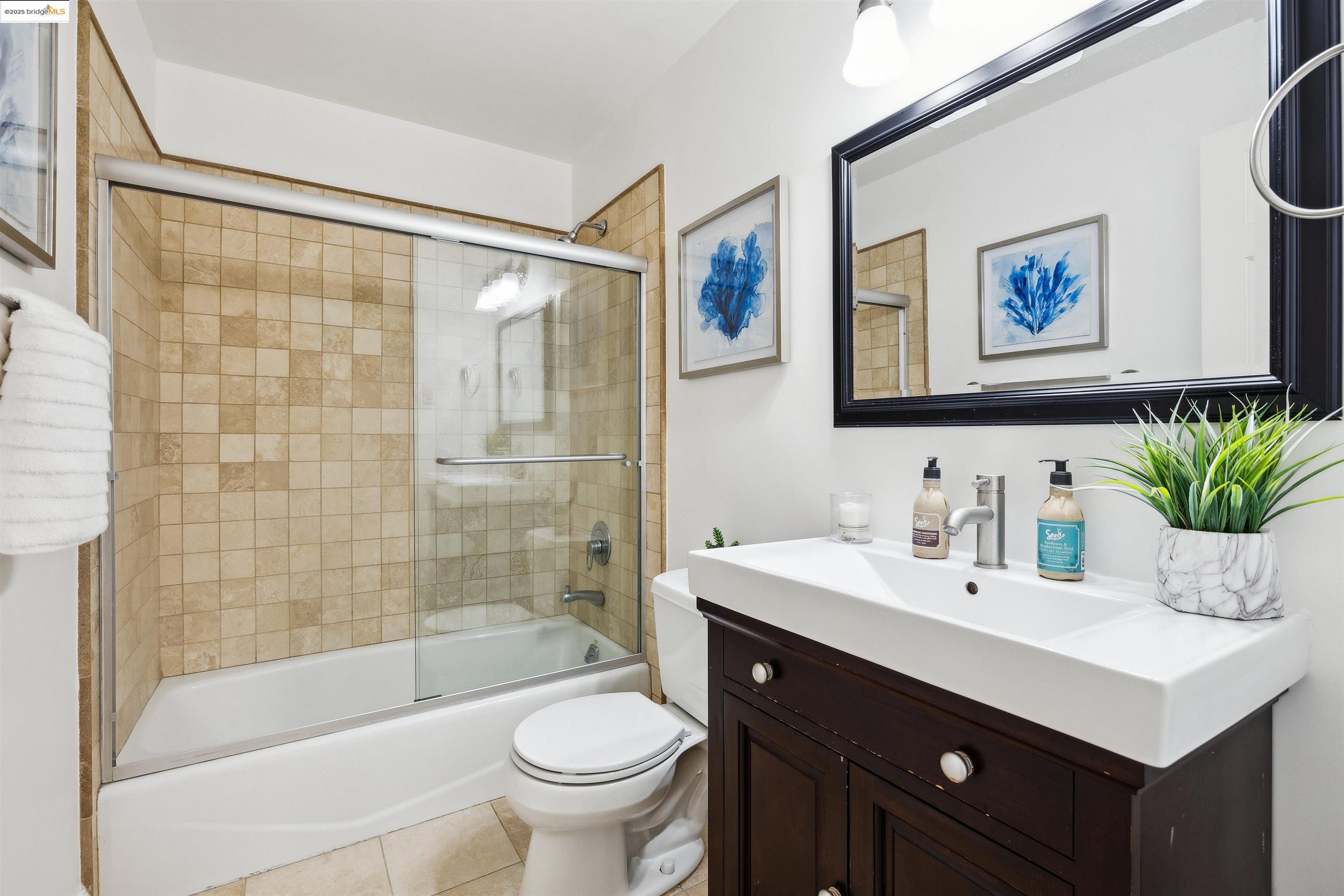 Detail Gallery Image 37 of 43 For 1998 Pacific Ave #202,  San Francisco,  CA 94109 - 2 Beds | 2 Baths