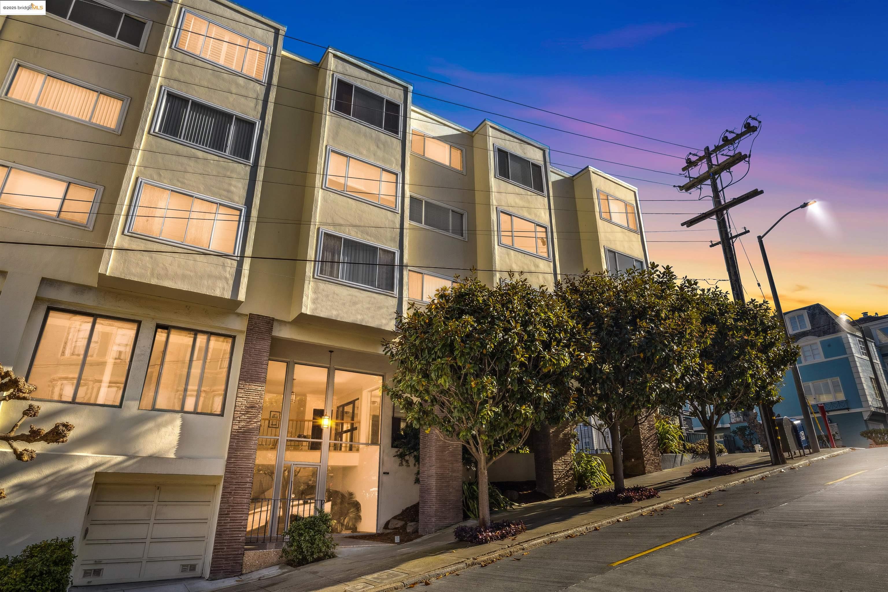 Detail Gallery Image 5 of 43 For 1998 Pacific Ave #202,  San Francisco,  CA 94109 - 2 Beds | 2 Baths
