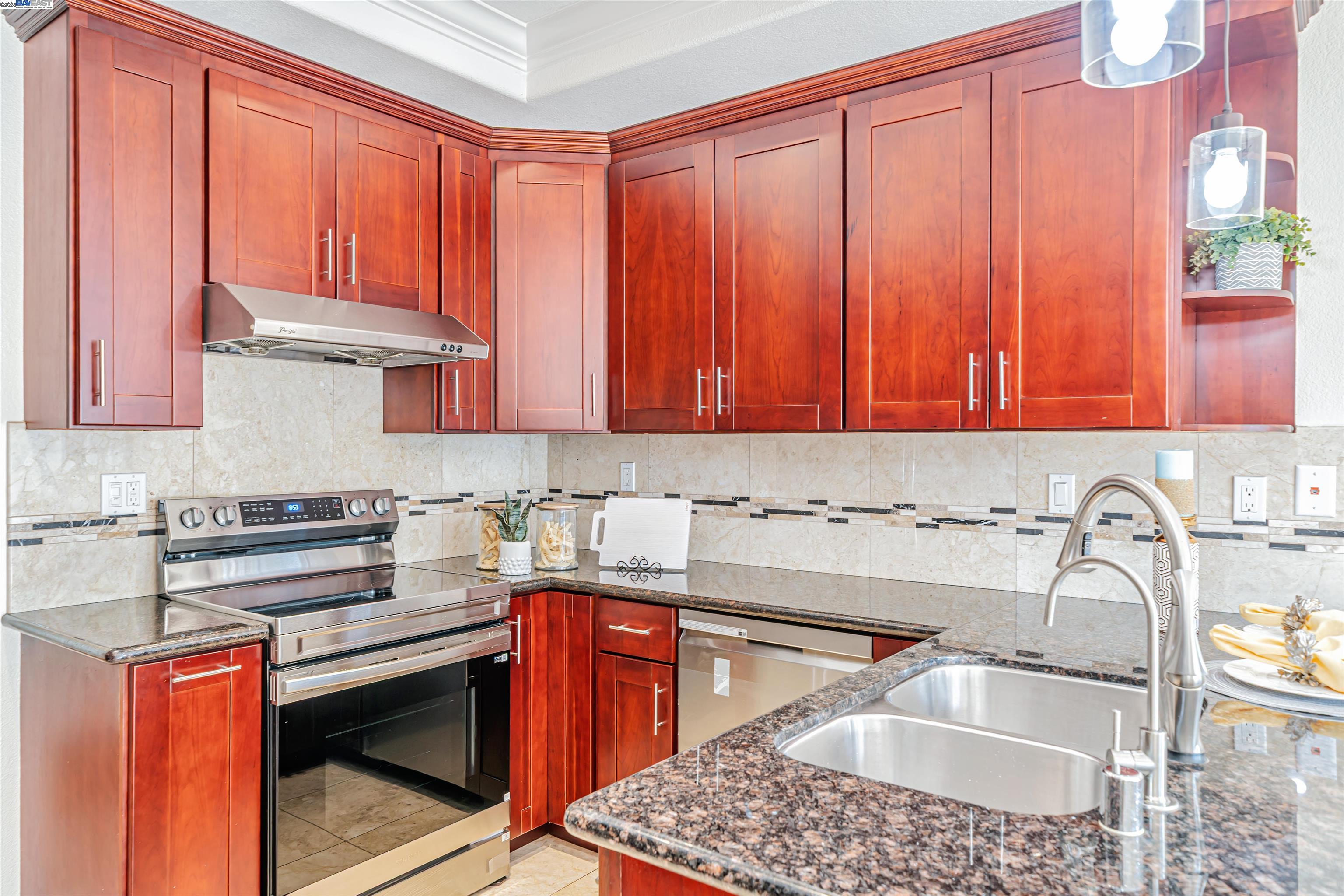 Detail Gallery Image 5 of 53 For 44825 Lynx Dr, Fremont,  CA 94539 - 4 Beds | 2/1 Baths